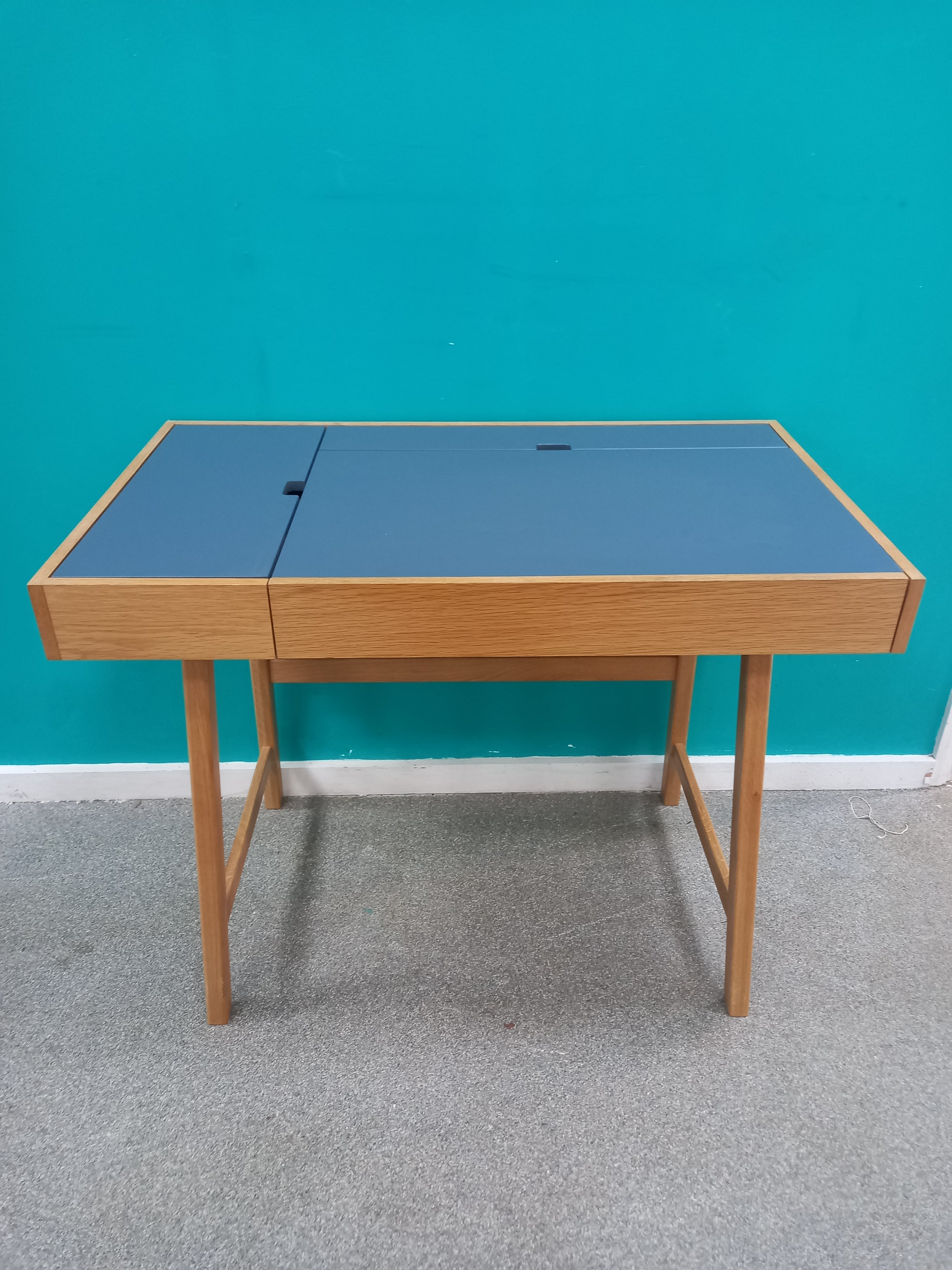 Desk 08072603