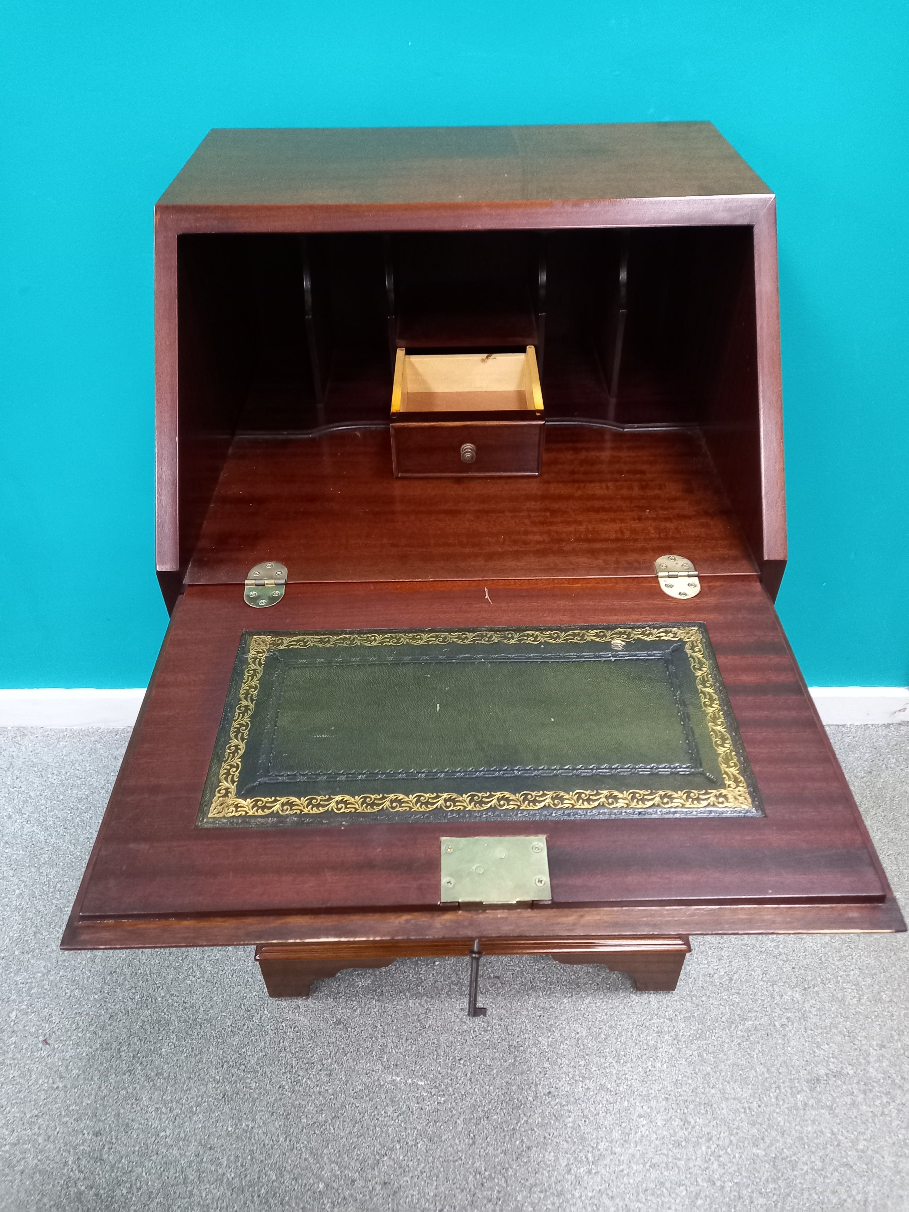 Bureau (03062606)