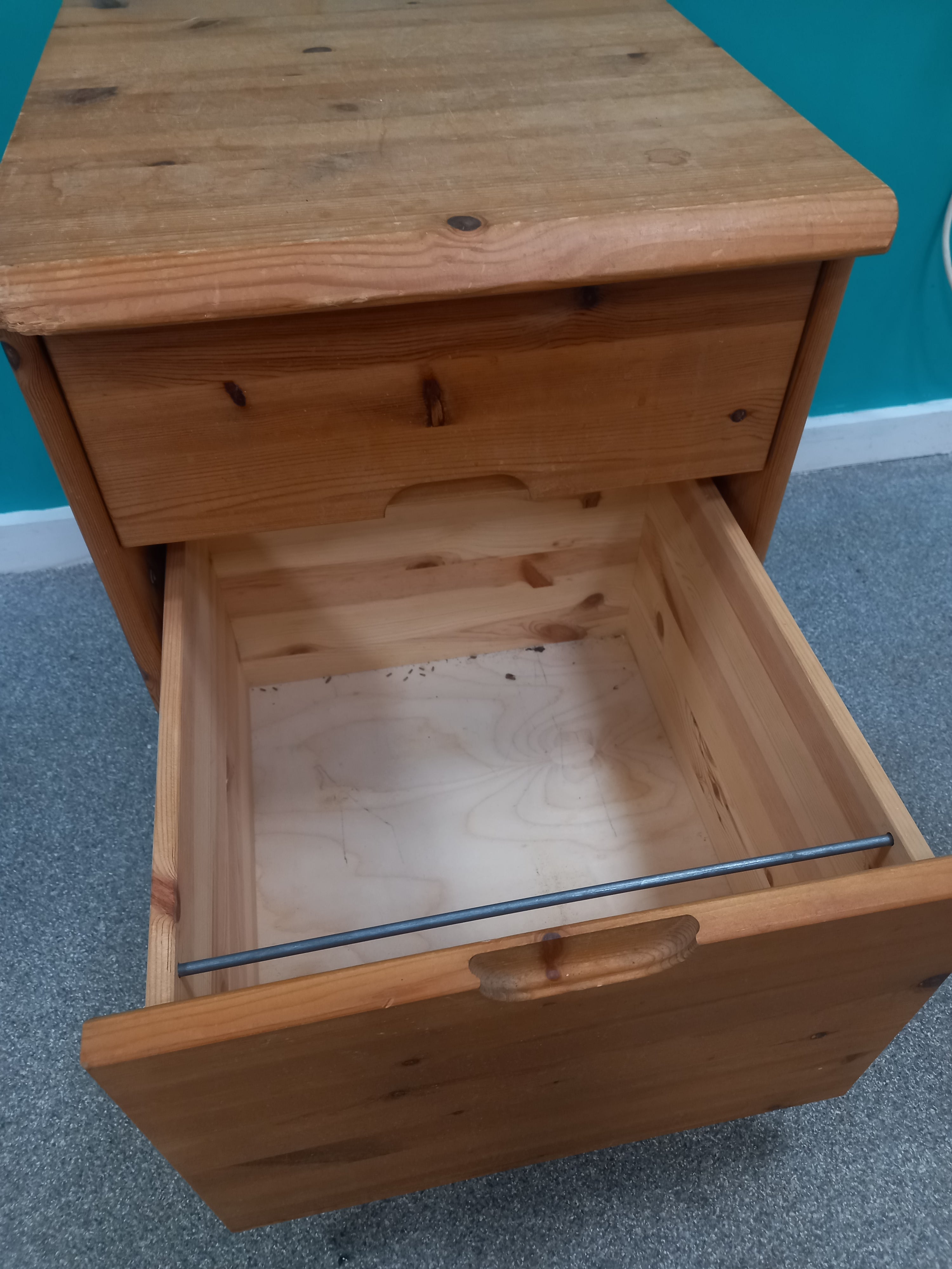 Small Filing Cabinet (25062604) ga3995