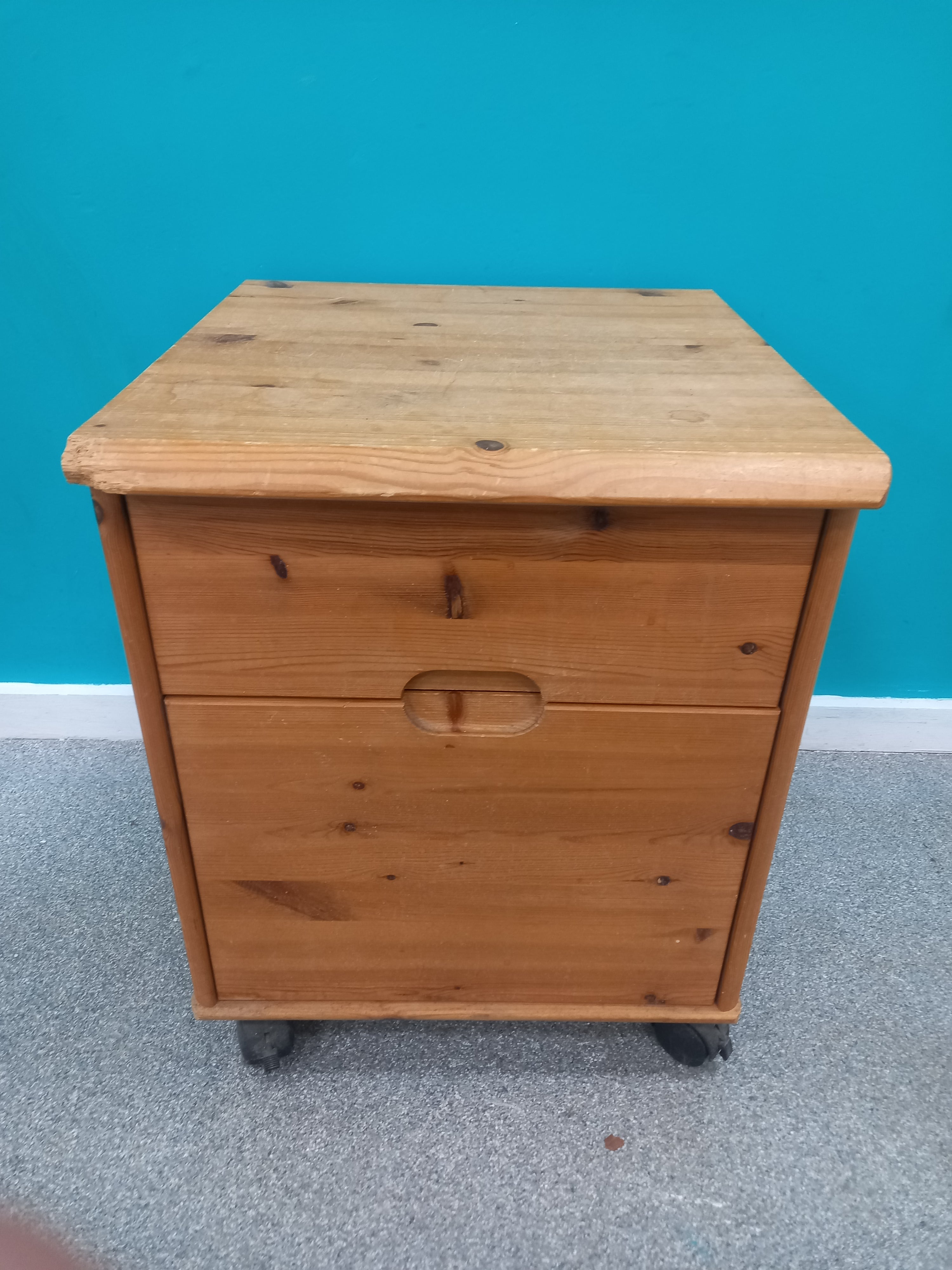 Small Filing Cabinet (25062604) ga3995