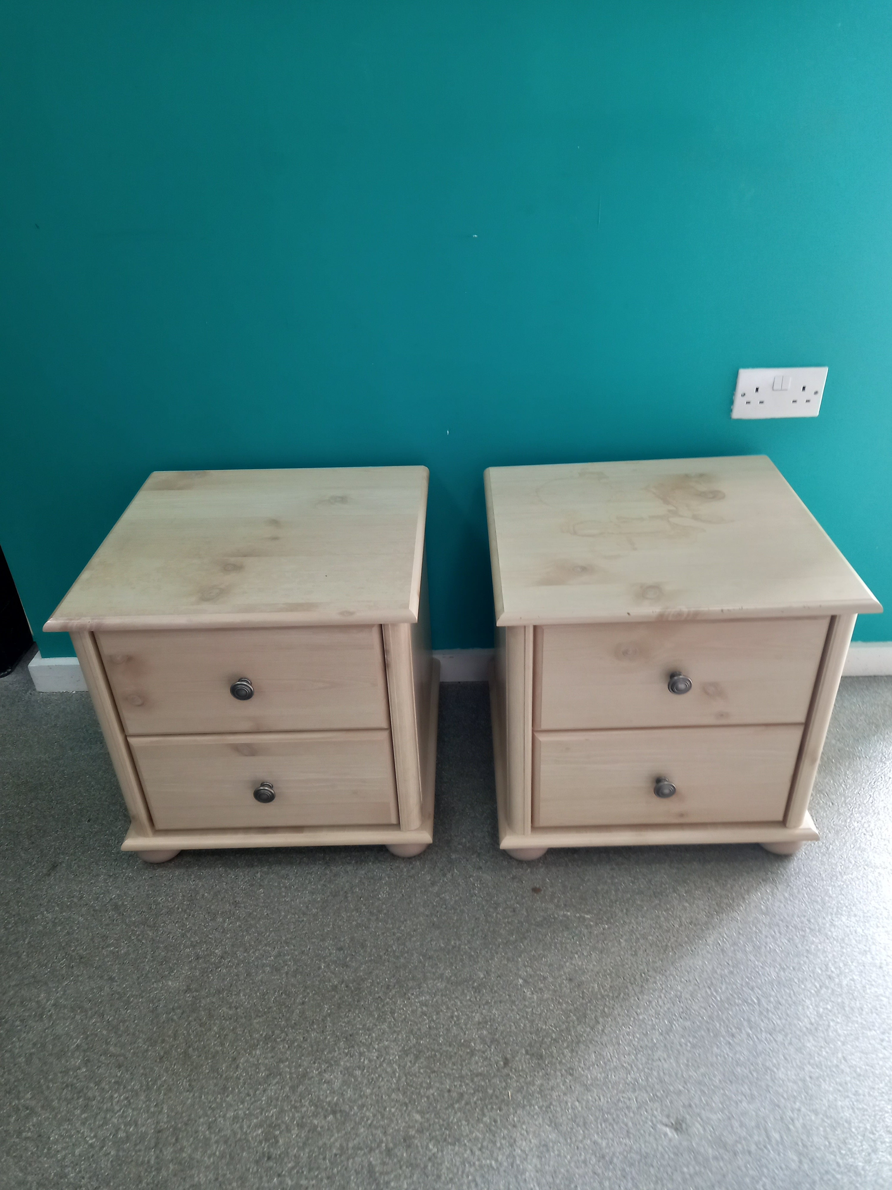 Bedside Tables (01072608) ga3997