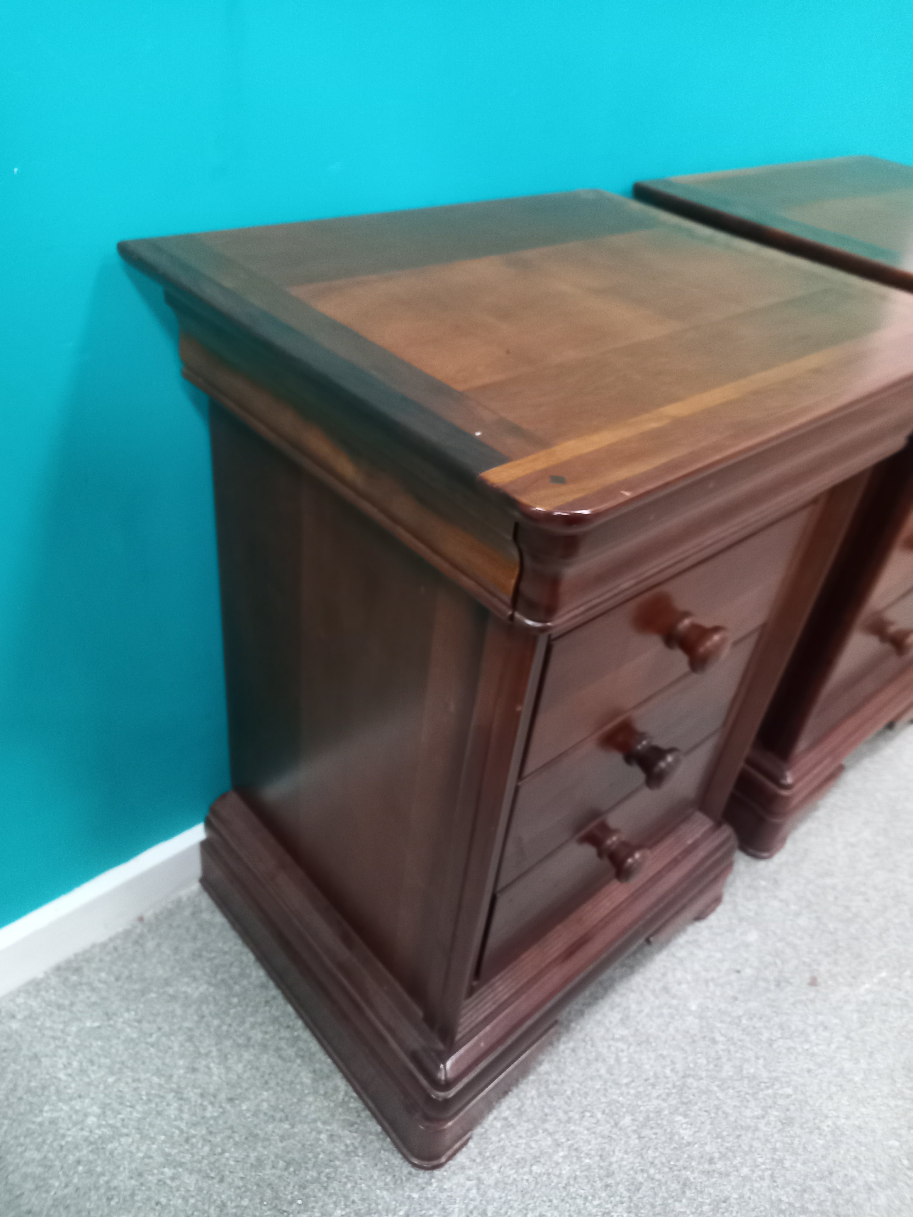 Solid Wood Bedside Tables (08072608)