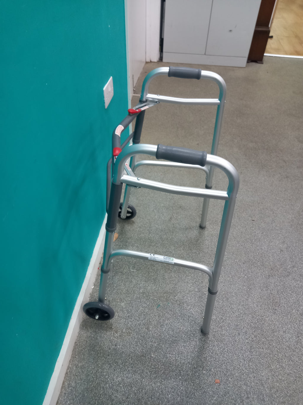 Foldable walker (07092601)
