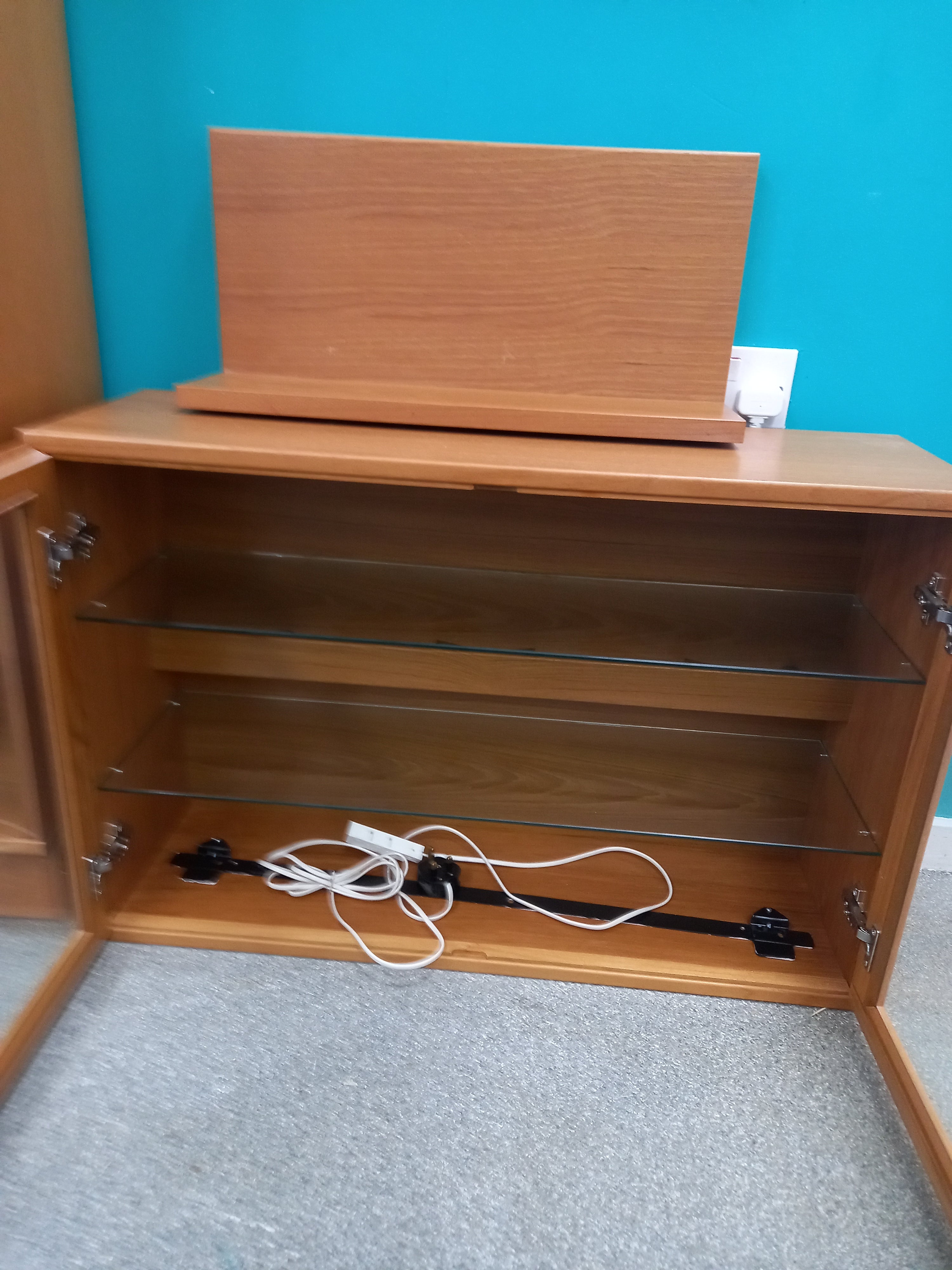 Display Case and Shelving Unit (06082607)