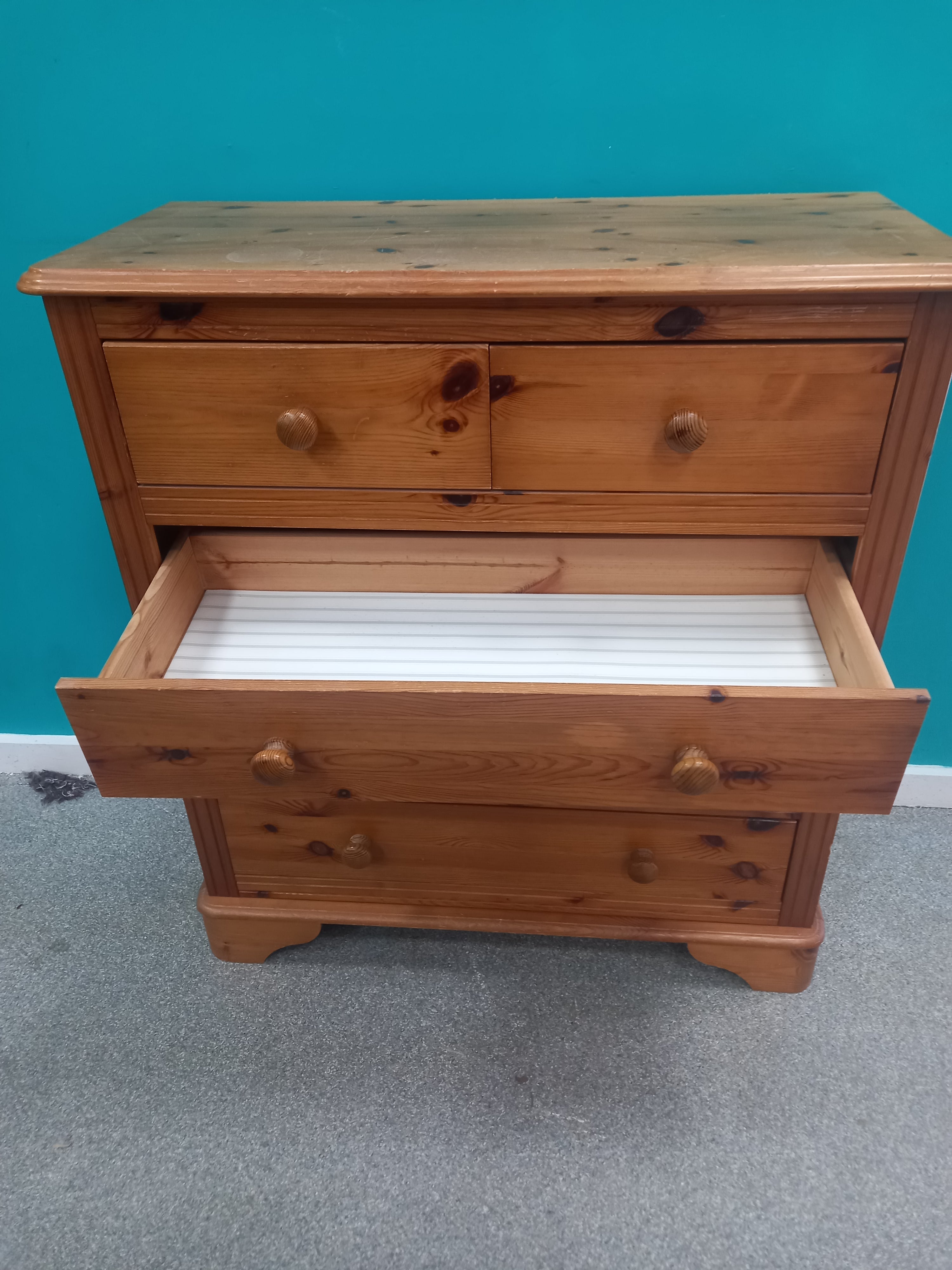 Chest of Drawers (07072601)