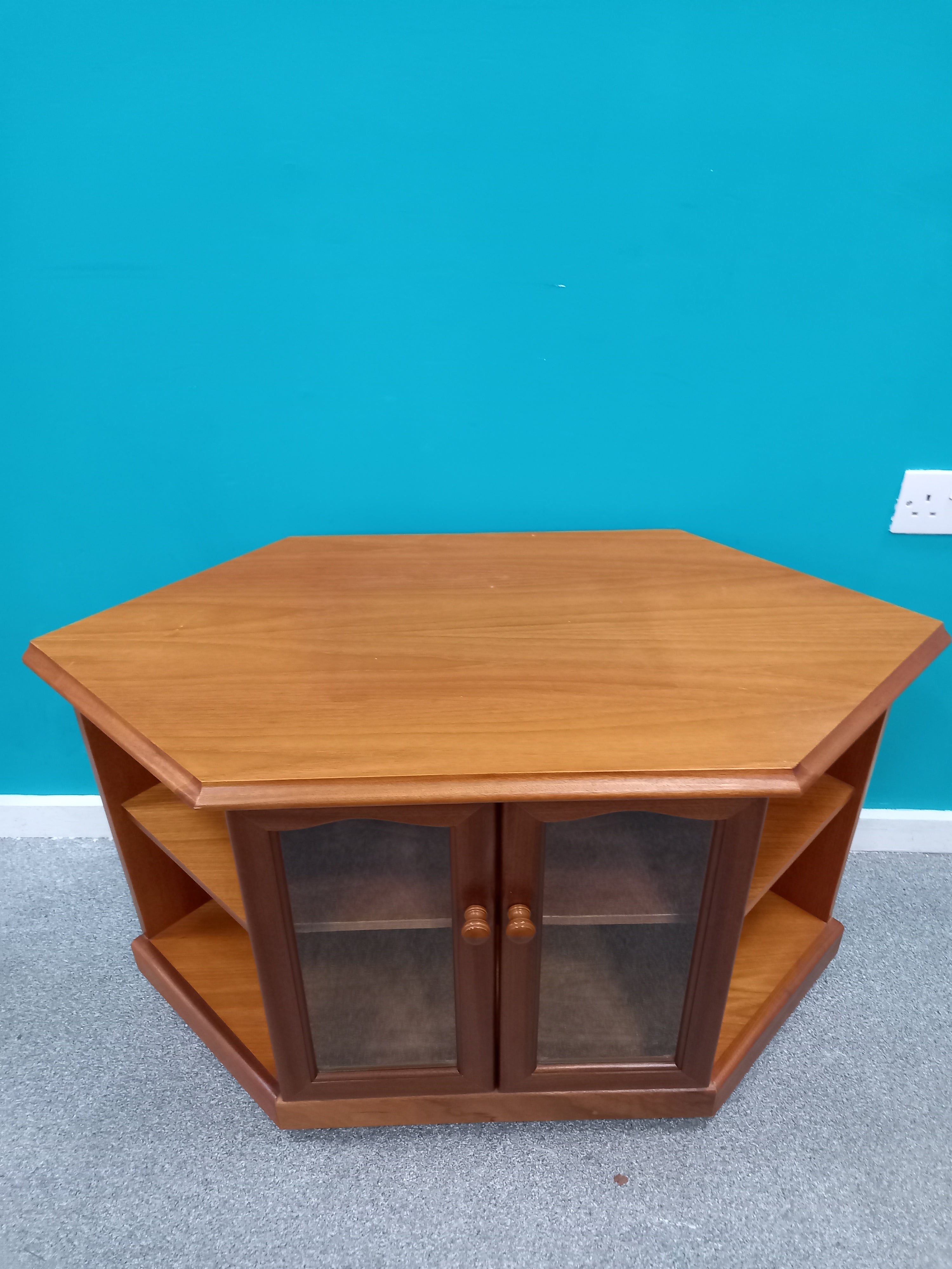 Corner Media unit (29062606)