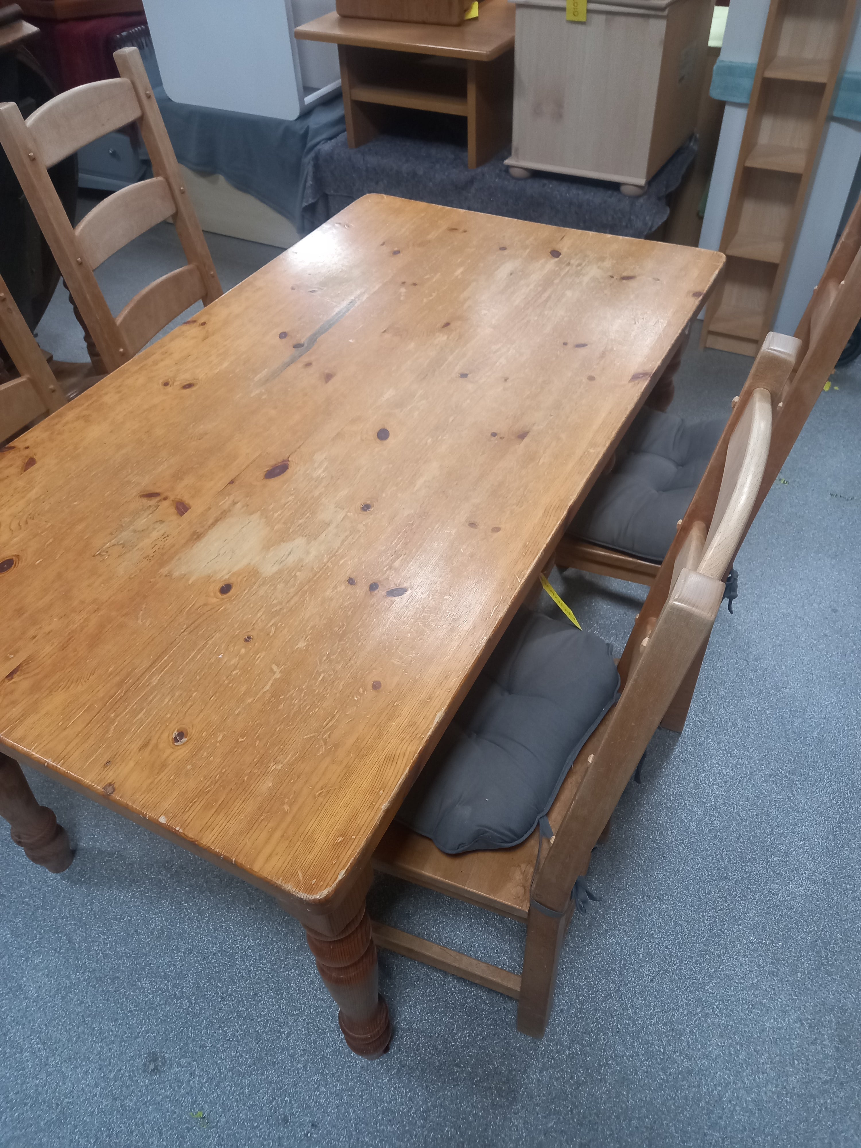 Kitchen Table And Chairs (09022603)