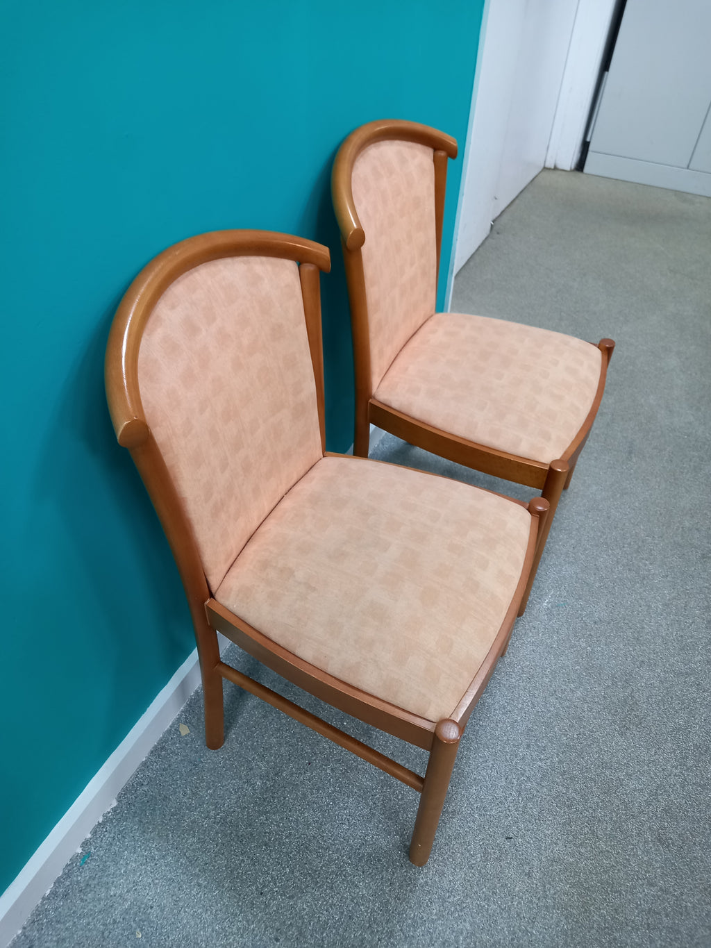 ×2 Dining Chairs (24032609)