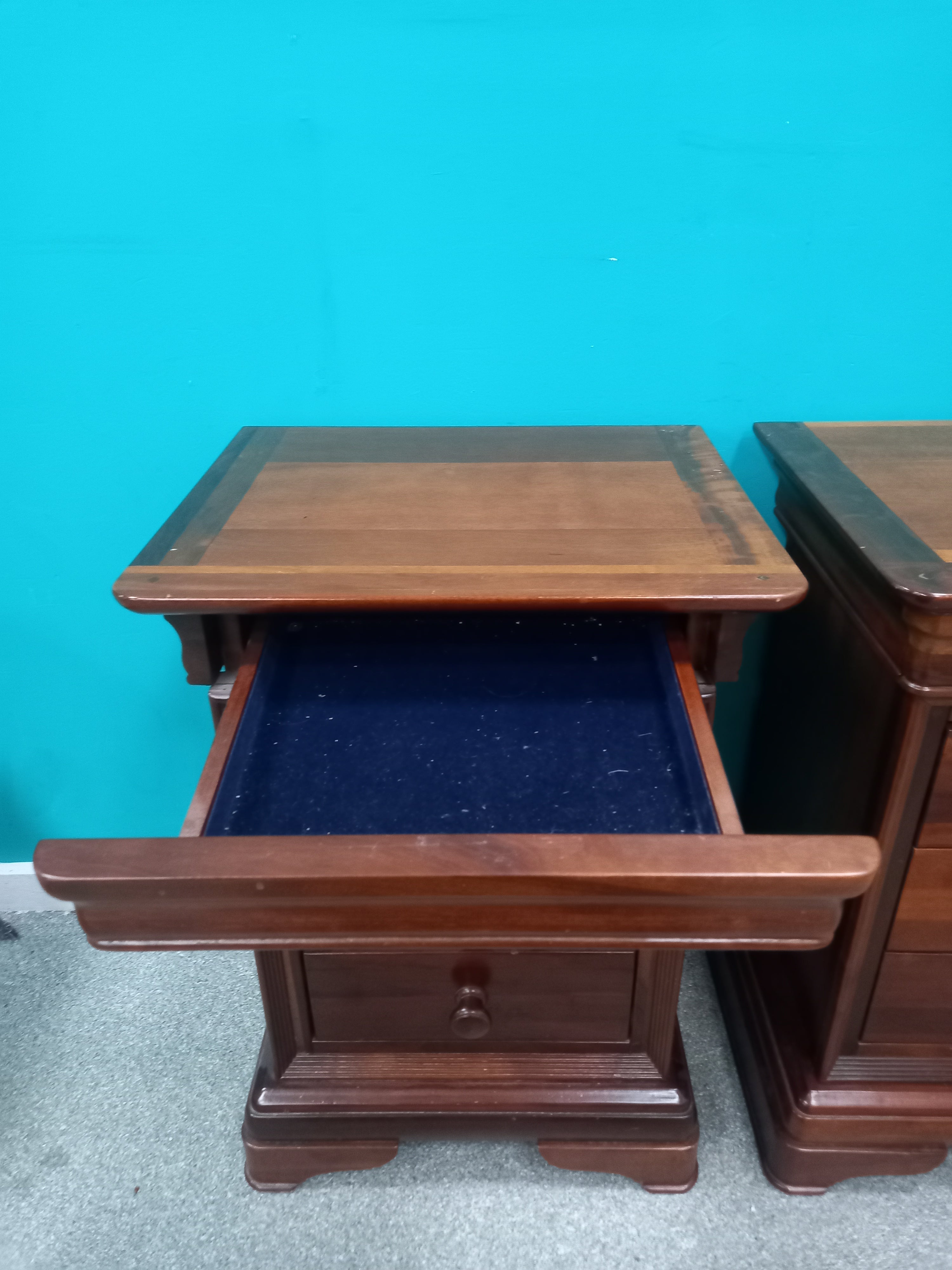 Solid Wood Bedside Tables (08072608)