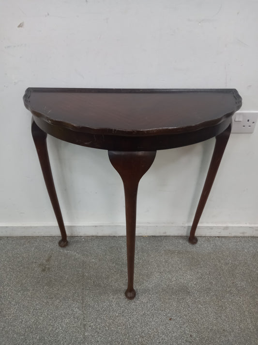 Lune Table (240901)