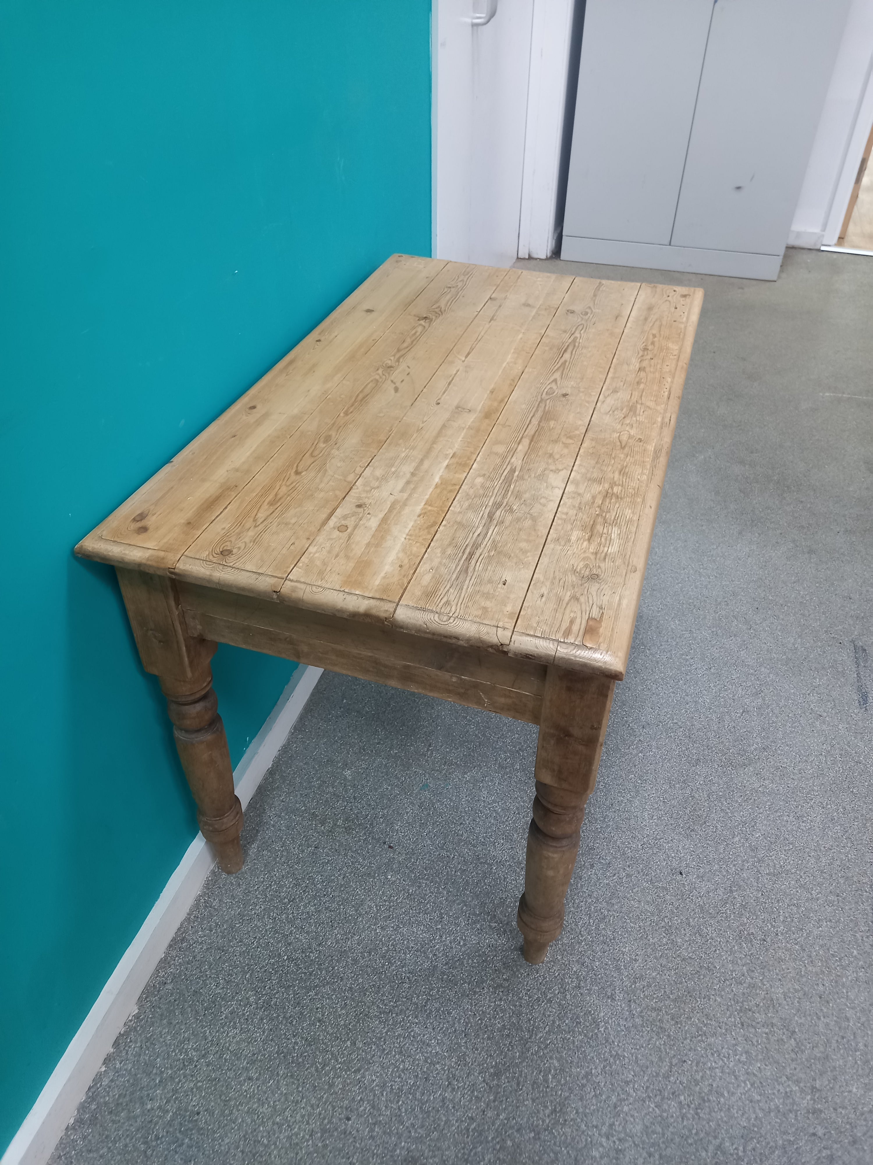 Small Kitchen Table (25062603) ga3995