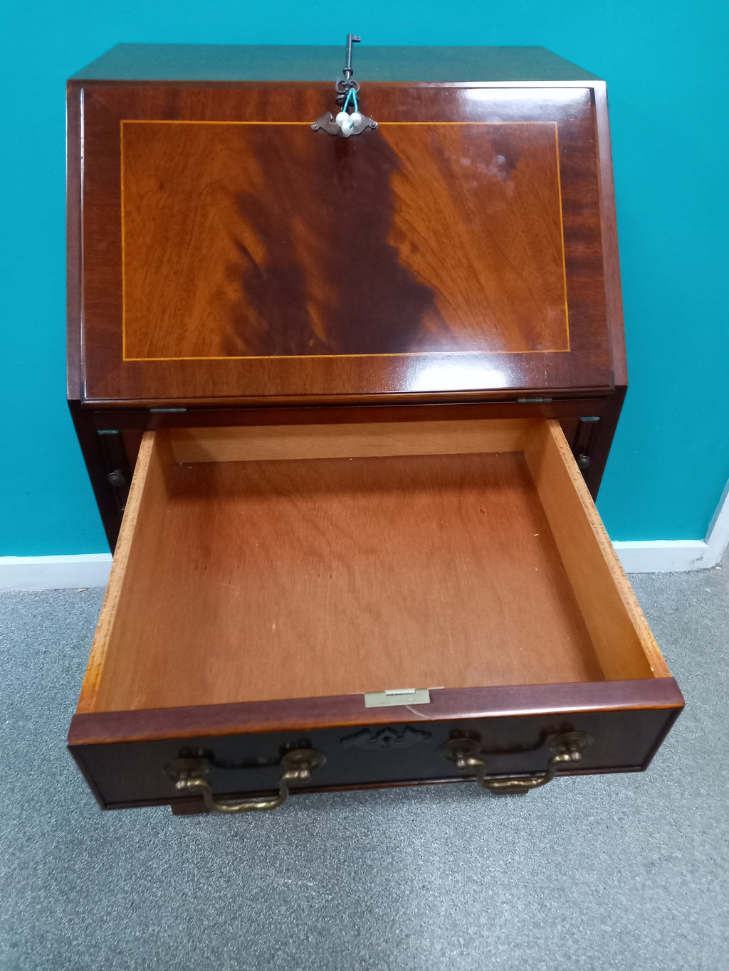 Bureau (03062606)