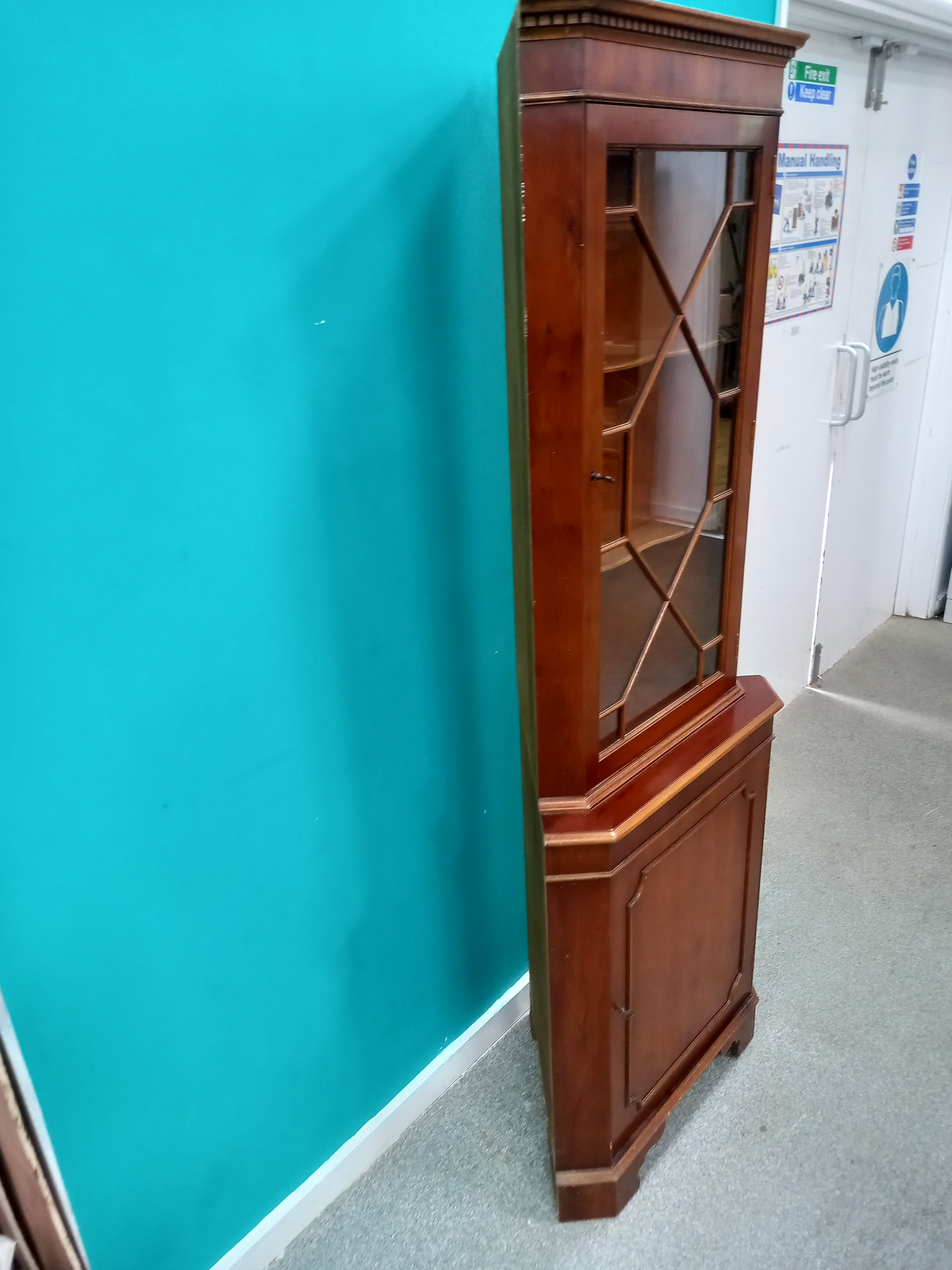 Small Display Cabinet (30062602)