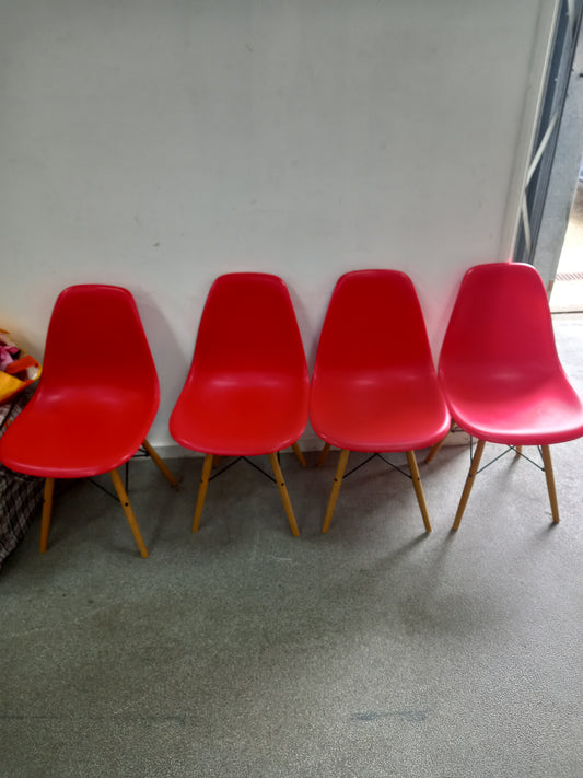 4 Red Chairs (200802)