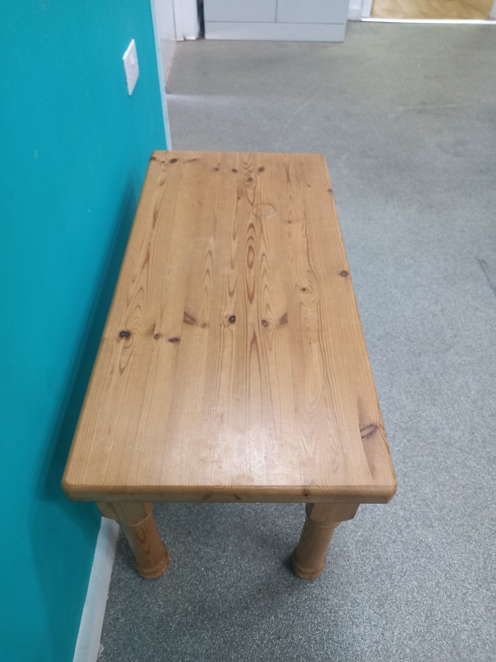 Pine Coffee Table (25062607)