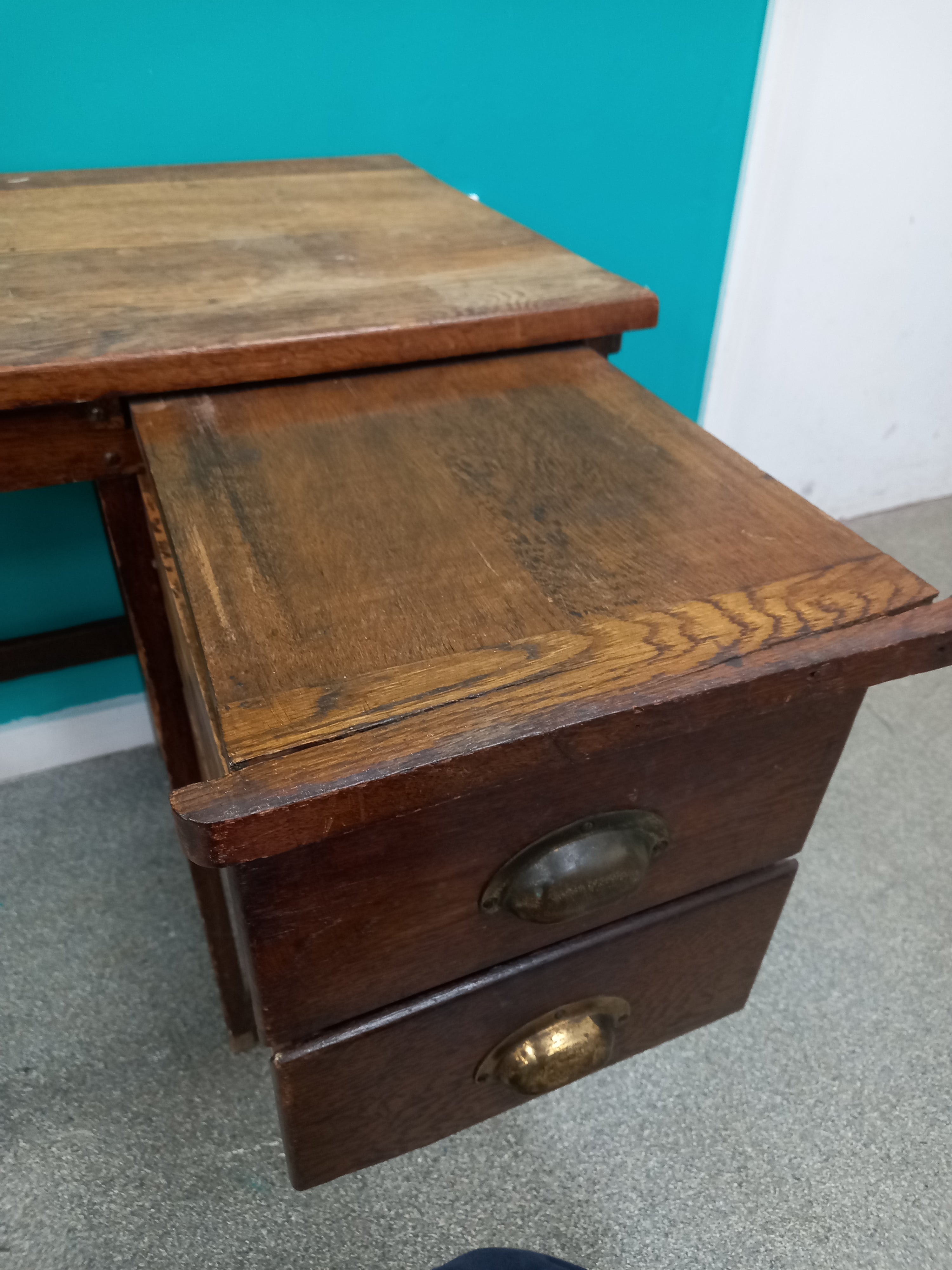 Antique Kids Desk (16042601)