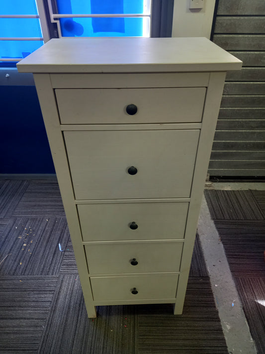 Chest of Drawers (071012) site b