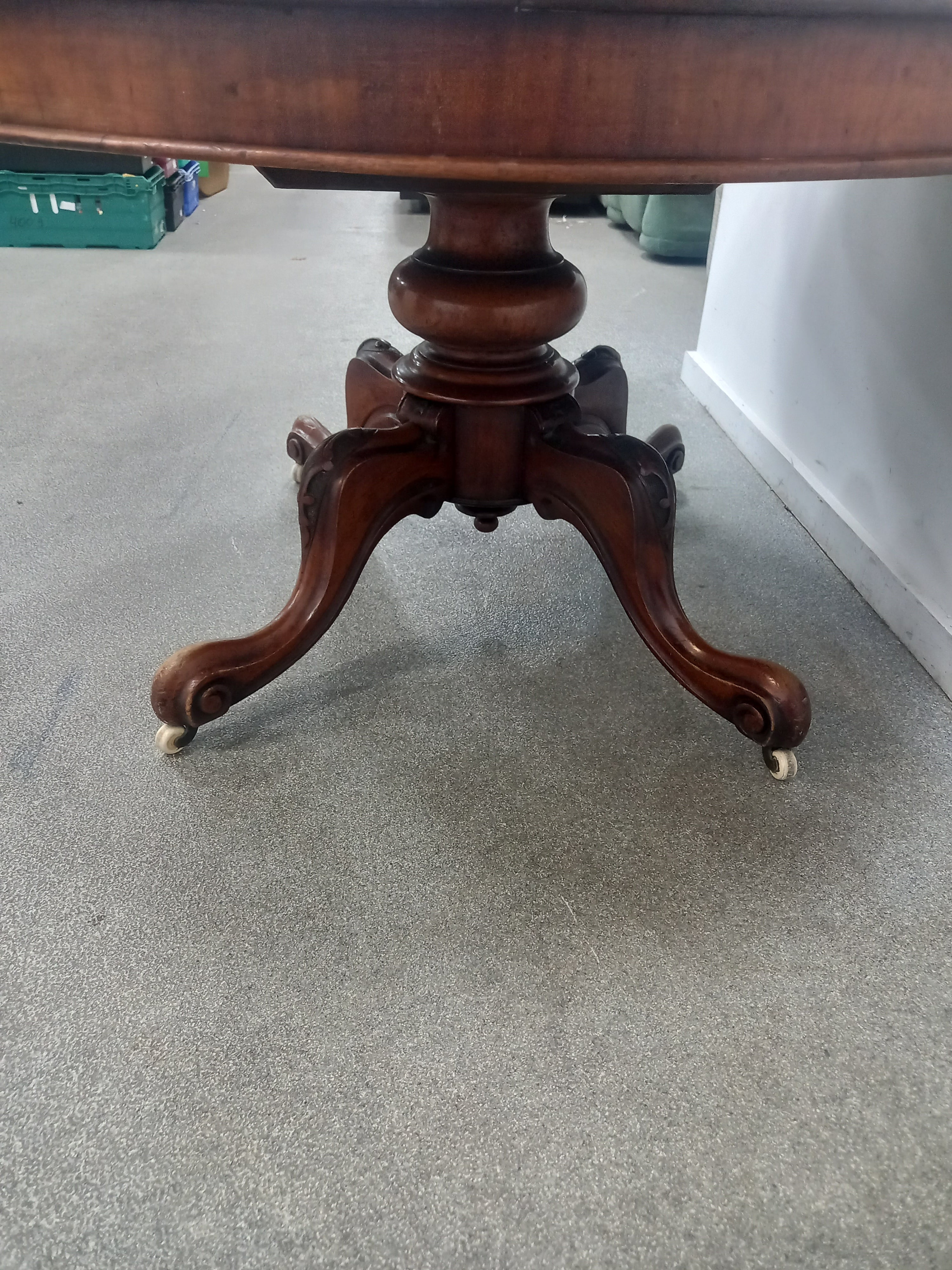 Oval Tilt Top Table (201001) site c