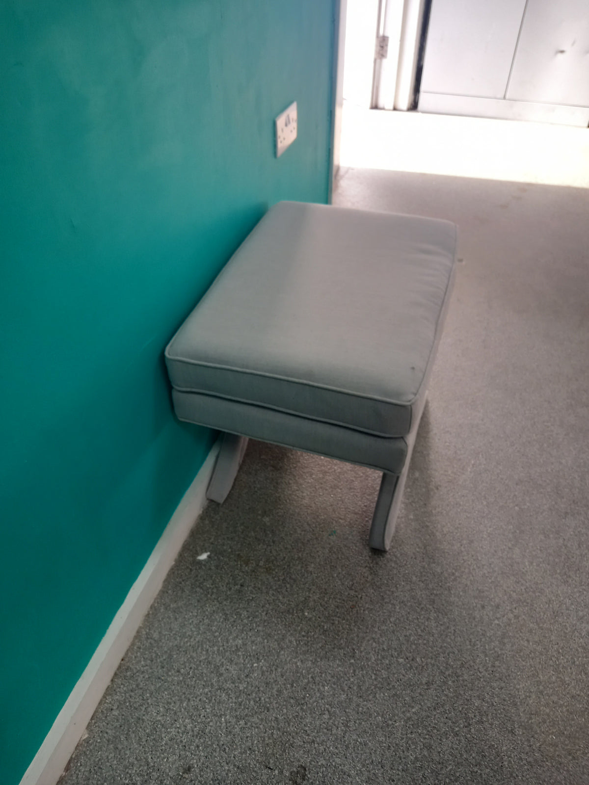 Footstool (25092603]