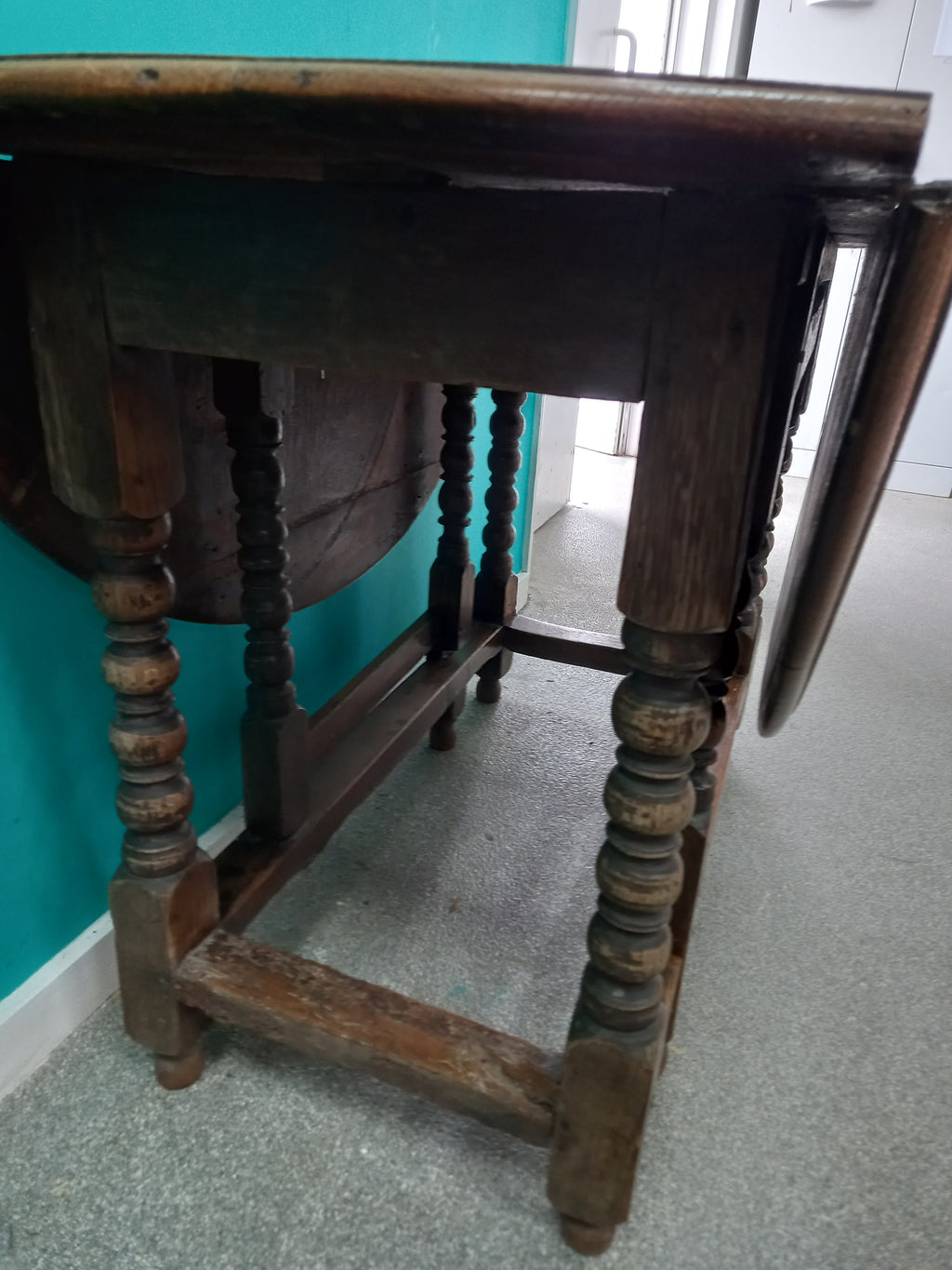 Large Dropleaf Table (18052607)