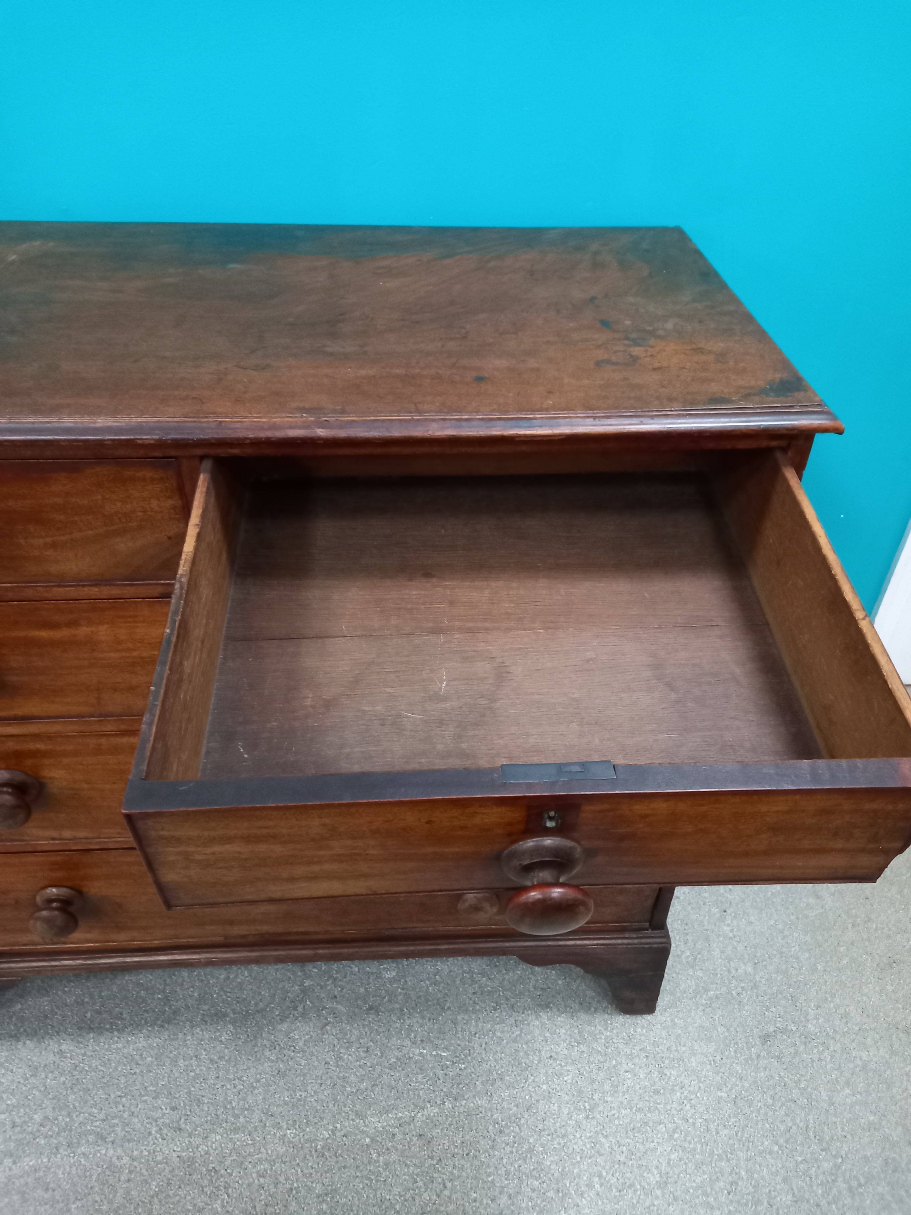Chest Of Drawers (18052602)
