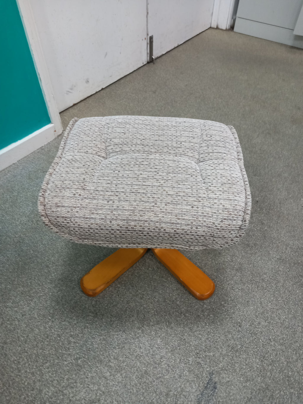 Recliner and Footstool (19062601)