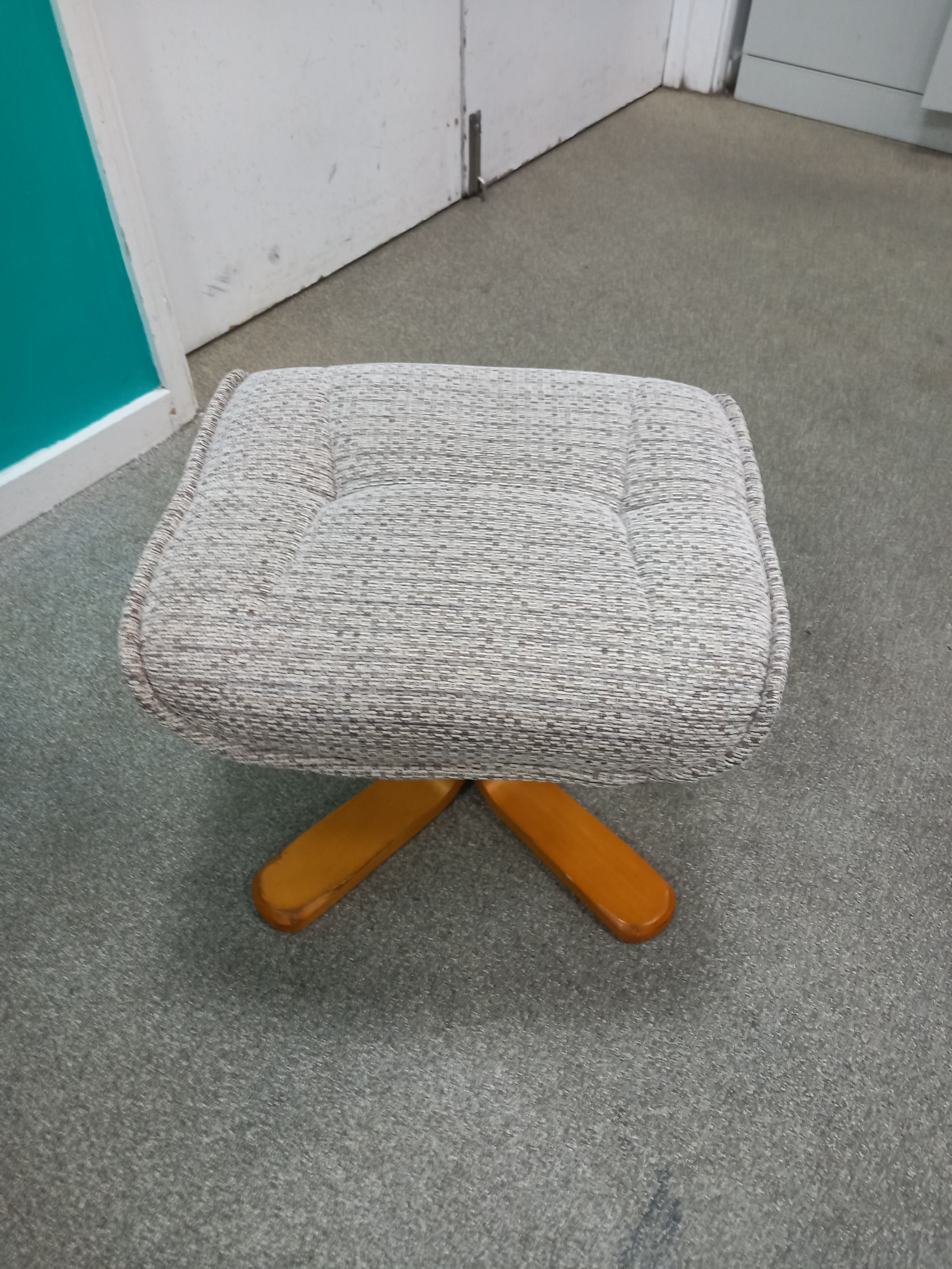 Recliner and Footstool (19062601)