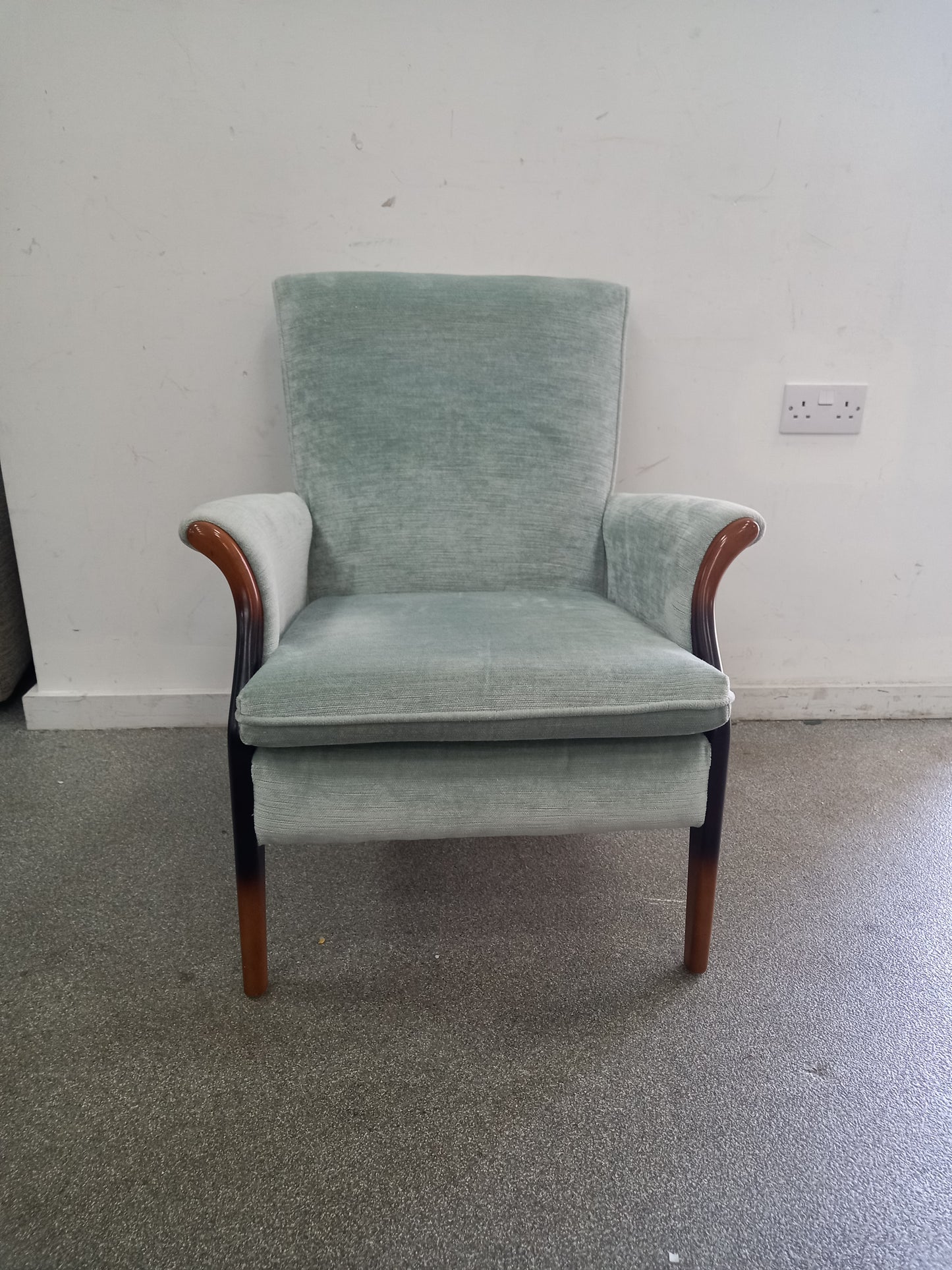 Armchair (120801)