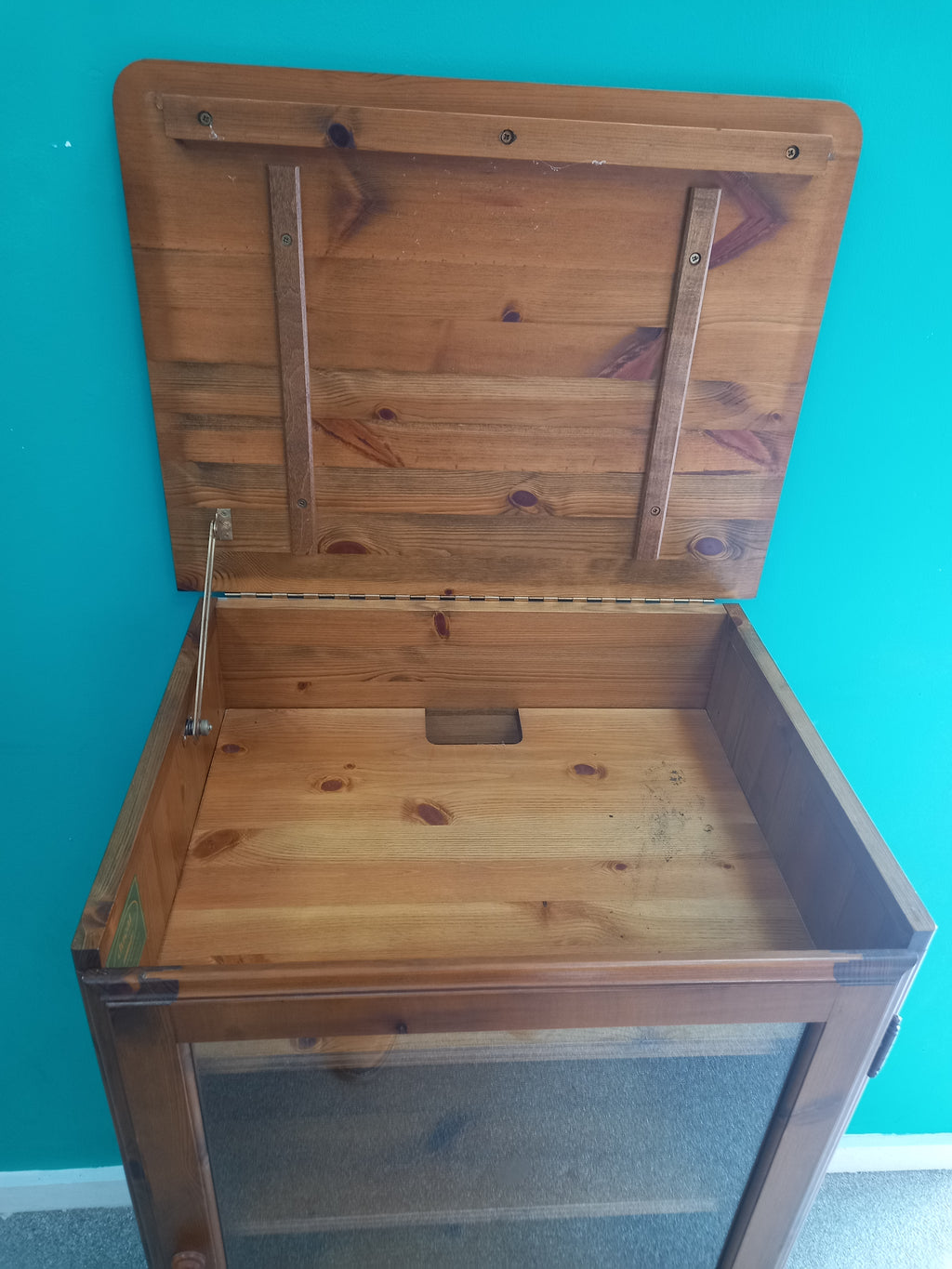 Ducal pine stereo cabinet (01072605)
