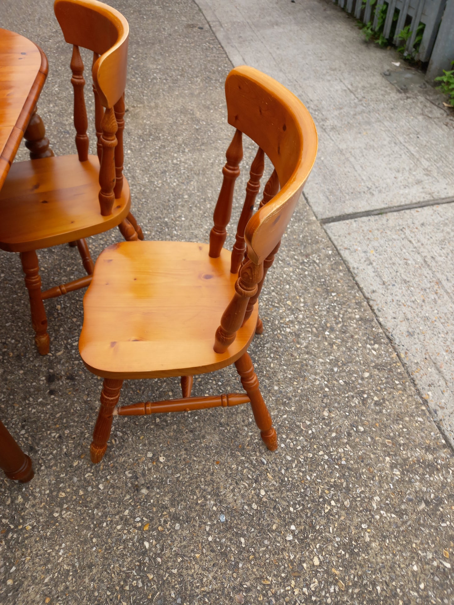 Table And Chairs (021003)