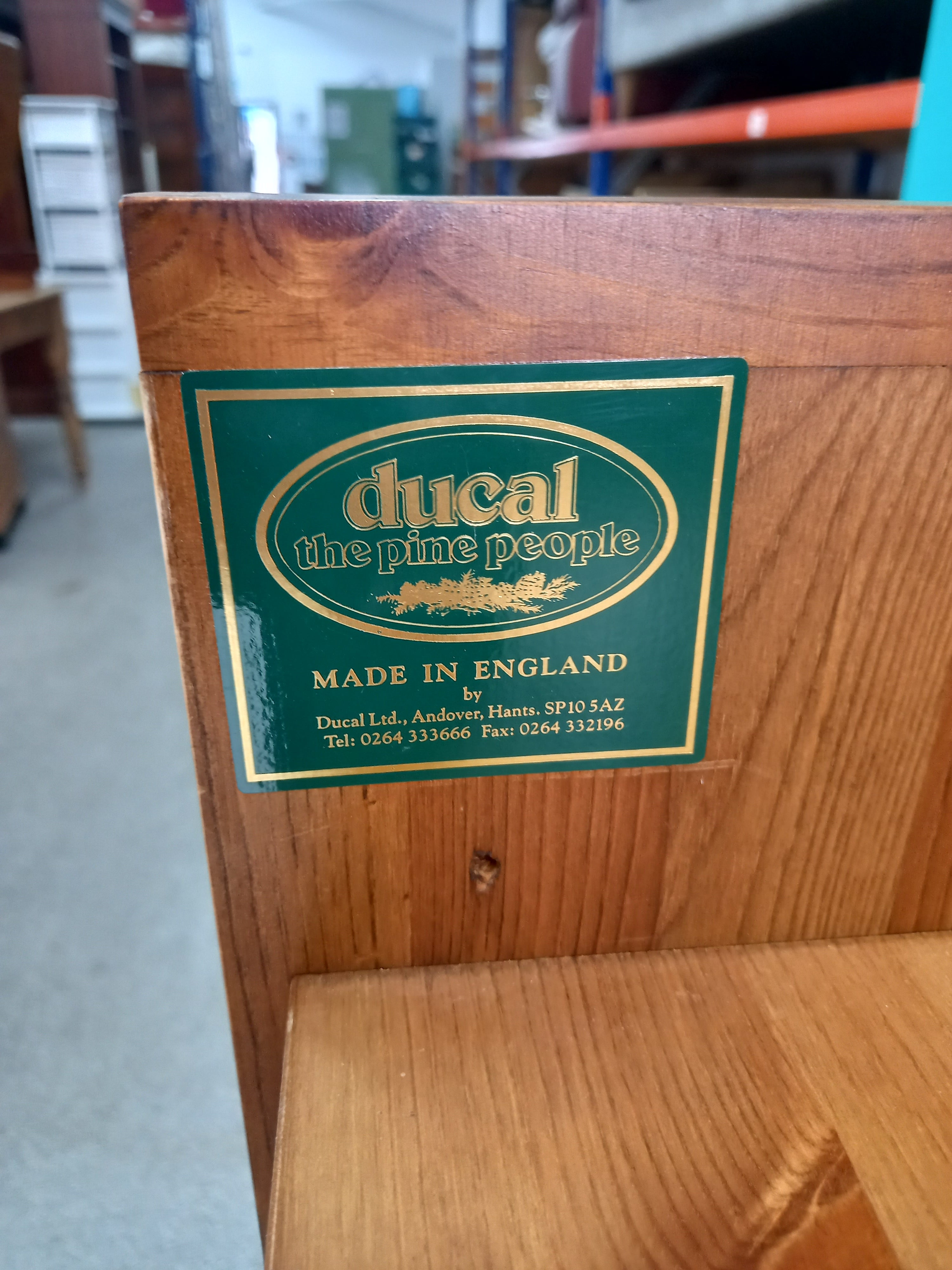 Ducal pine stereo cabinet (01072605)
