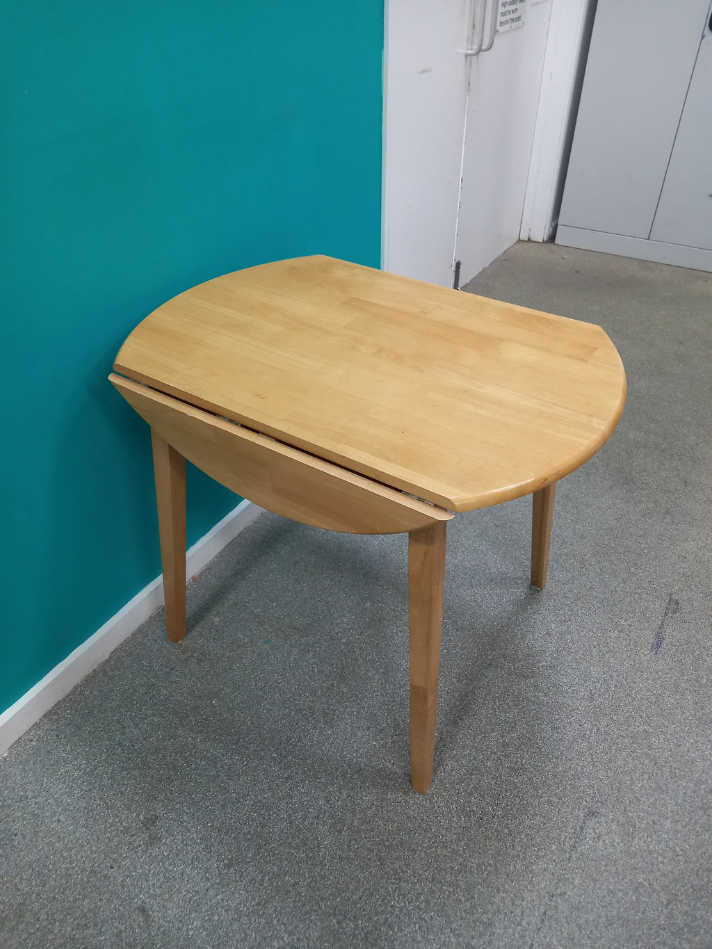 Round Dropleaf Table (29072601)