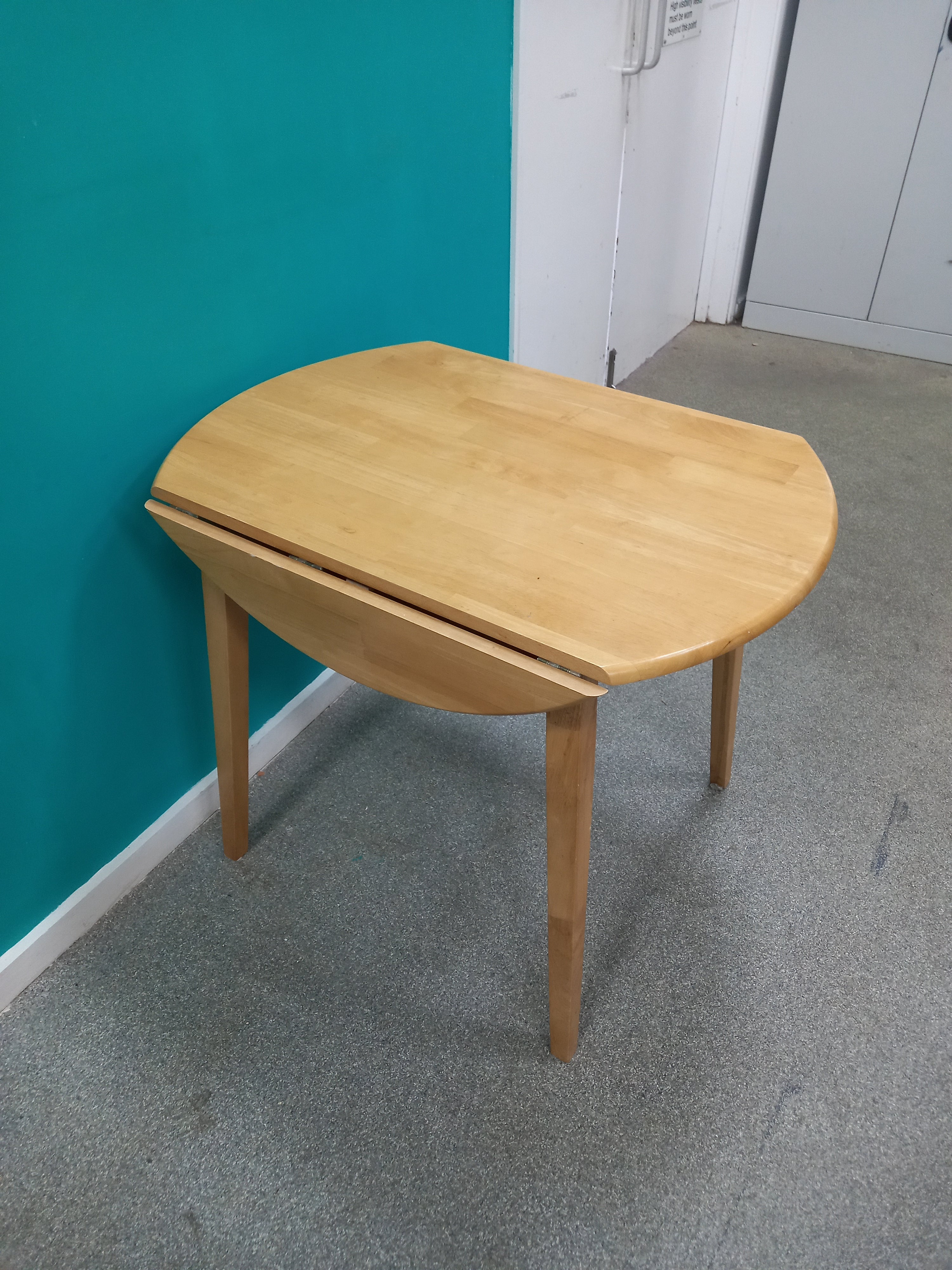 Round Dropleaf Table (29072601)