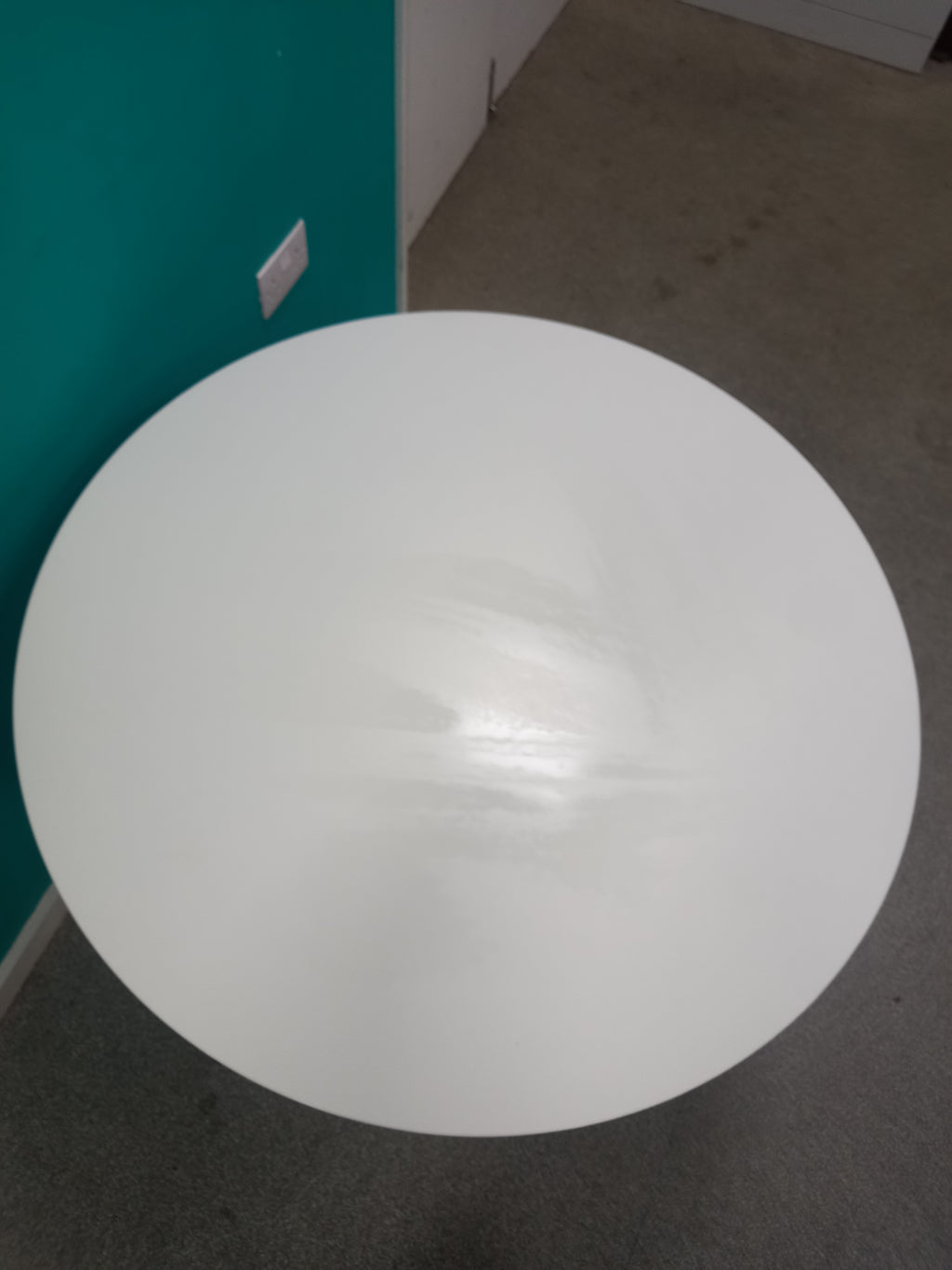 Round Table (30092604)