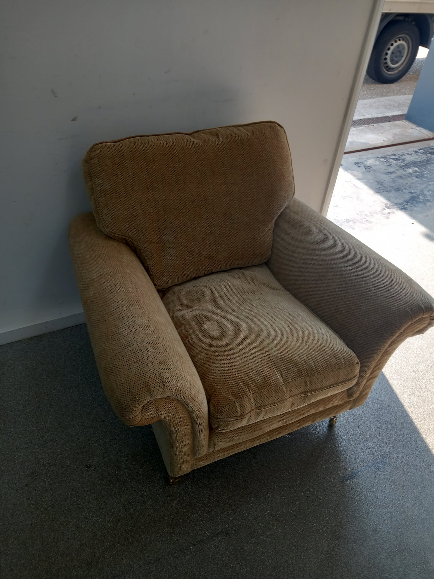 Armchair (050805)