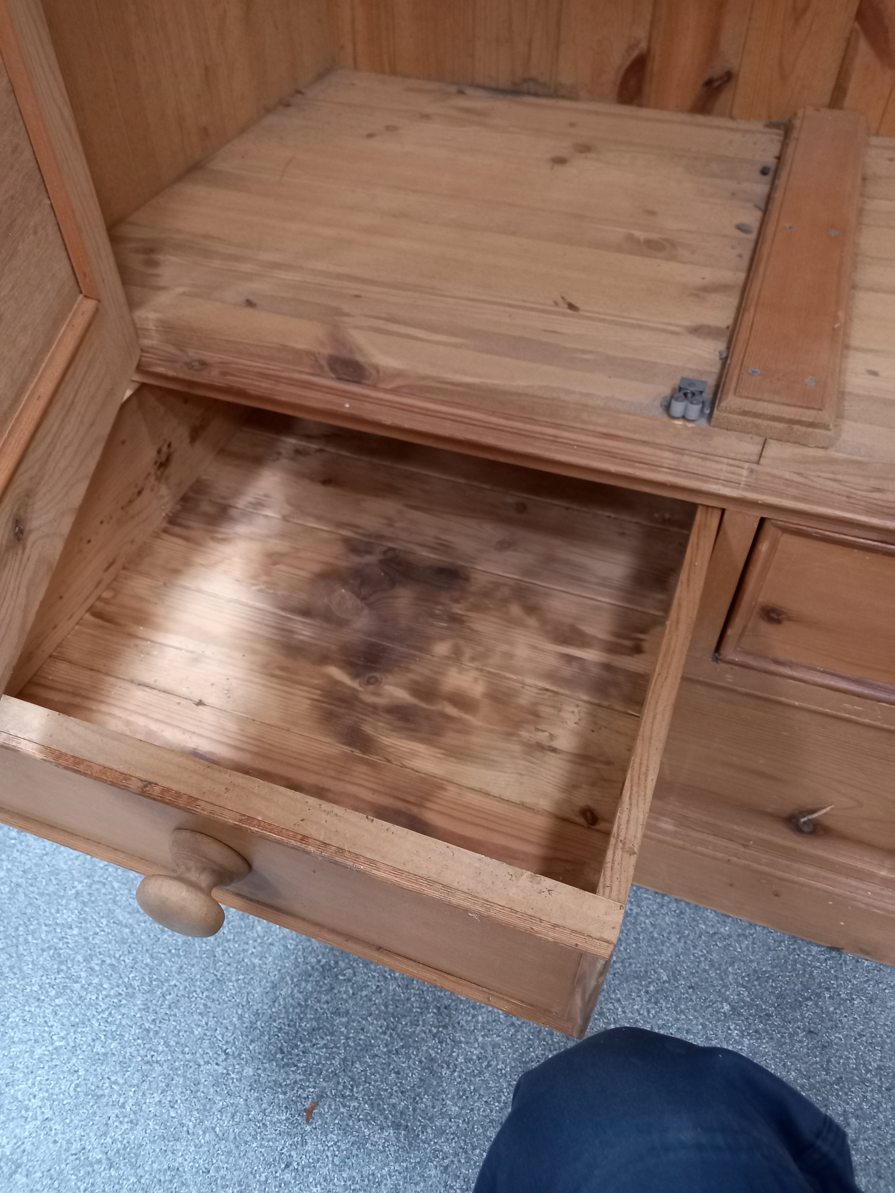Wardrobe (08072614)