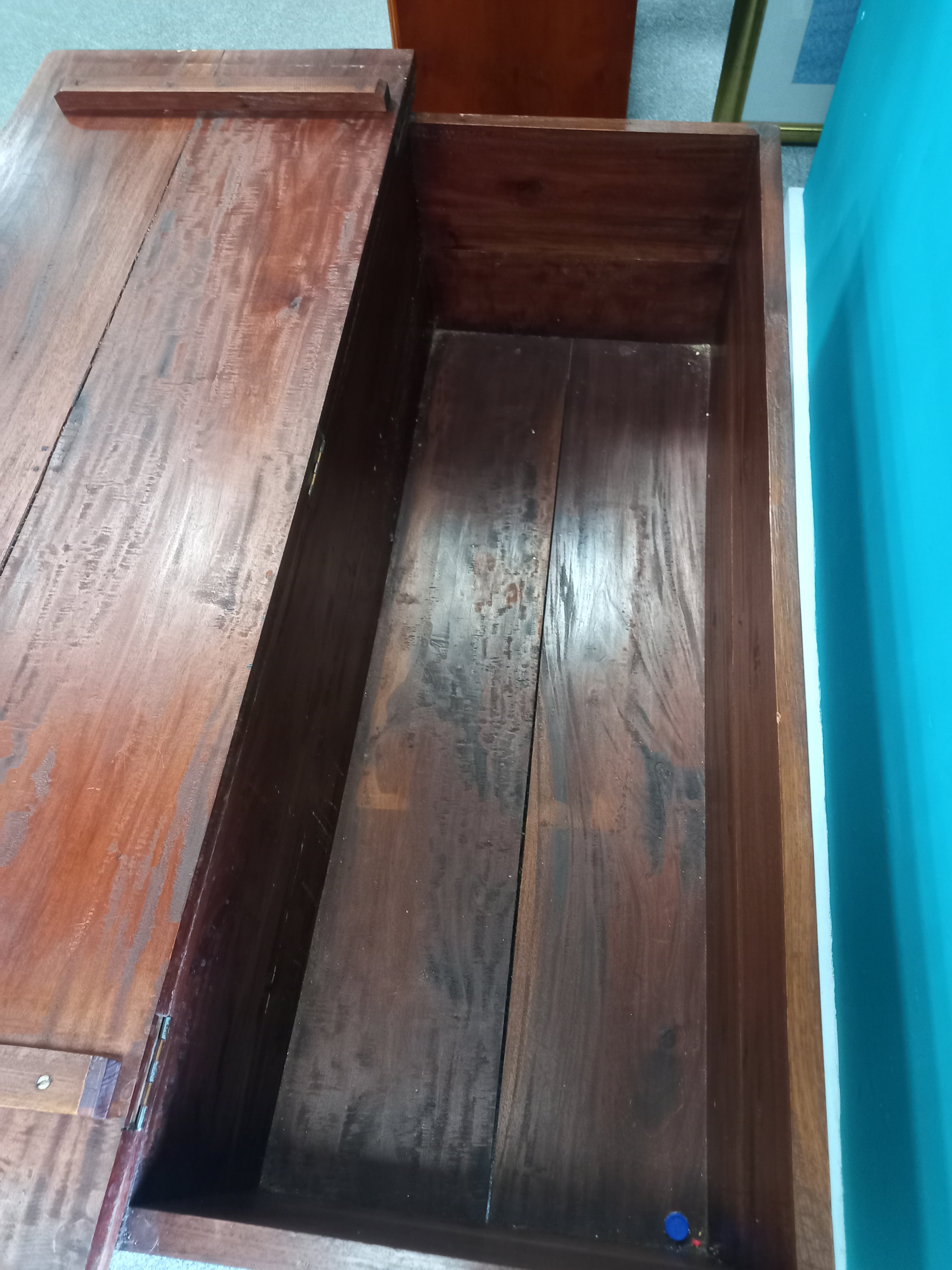 Storage coffee table (06082601)