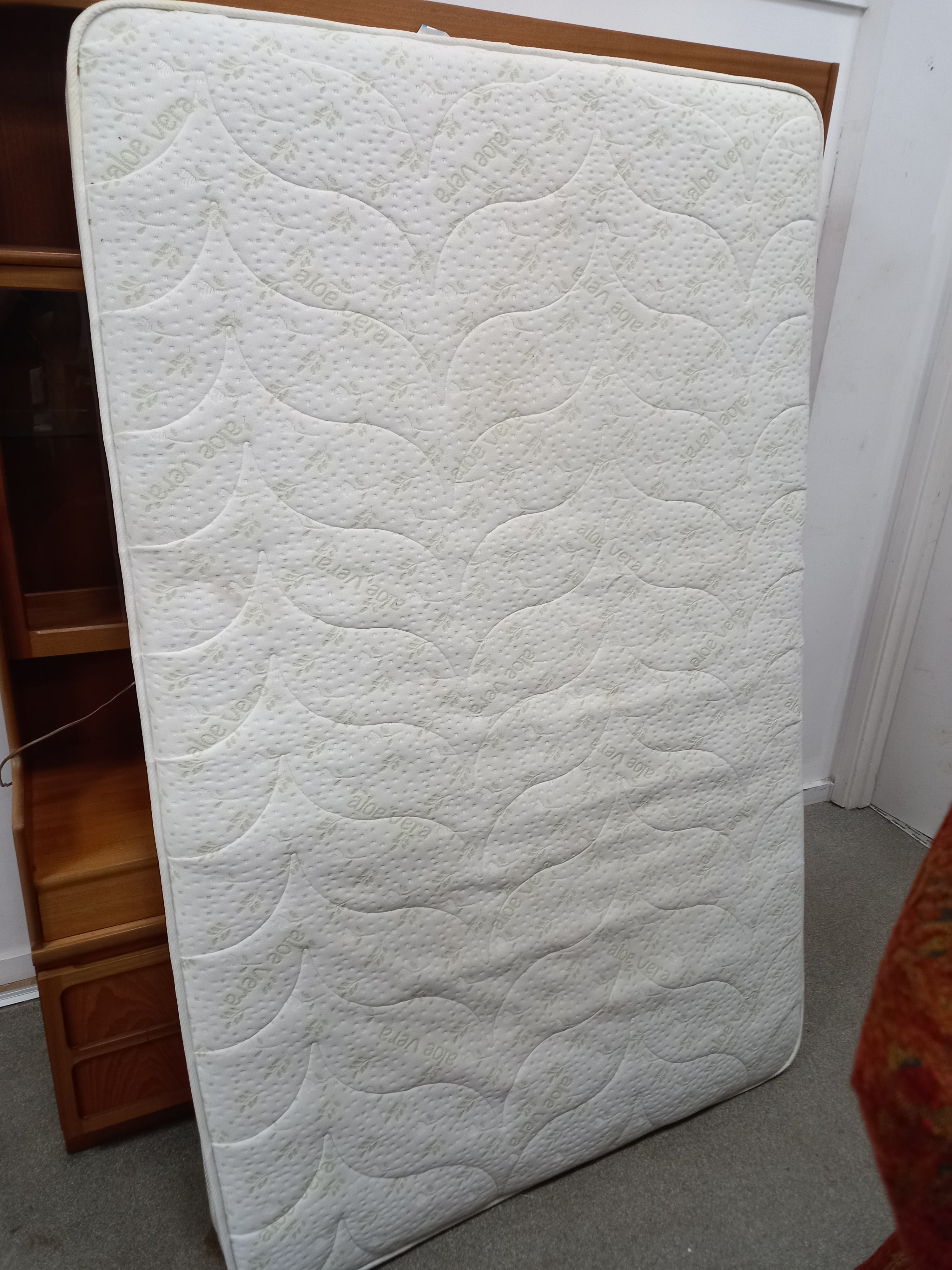 Small Double Bed with Mattress (10072608)