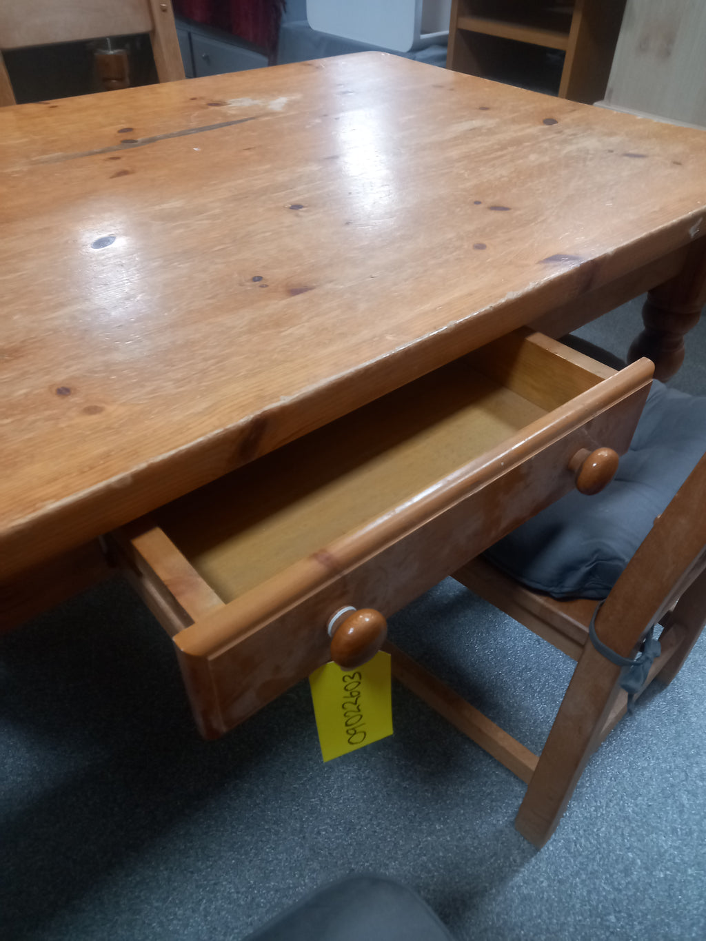 Kitchen Table And Chairs (09022603)