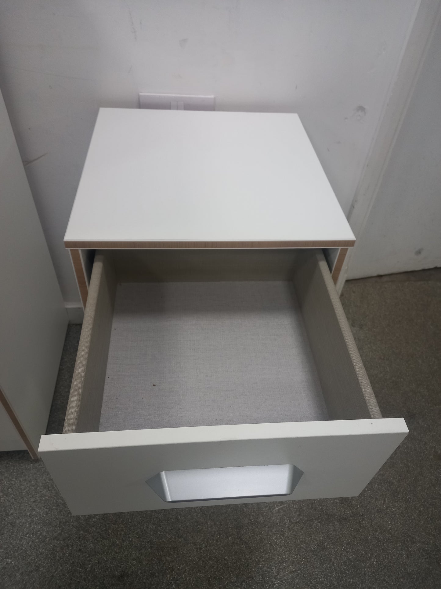 Chest Of Drawers With Bedside Table (160702)