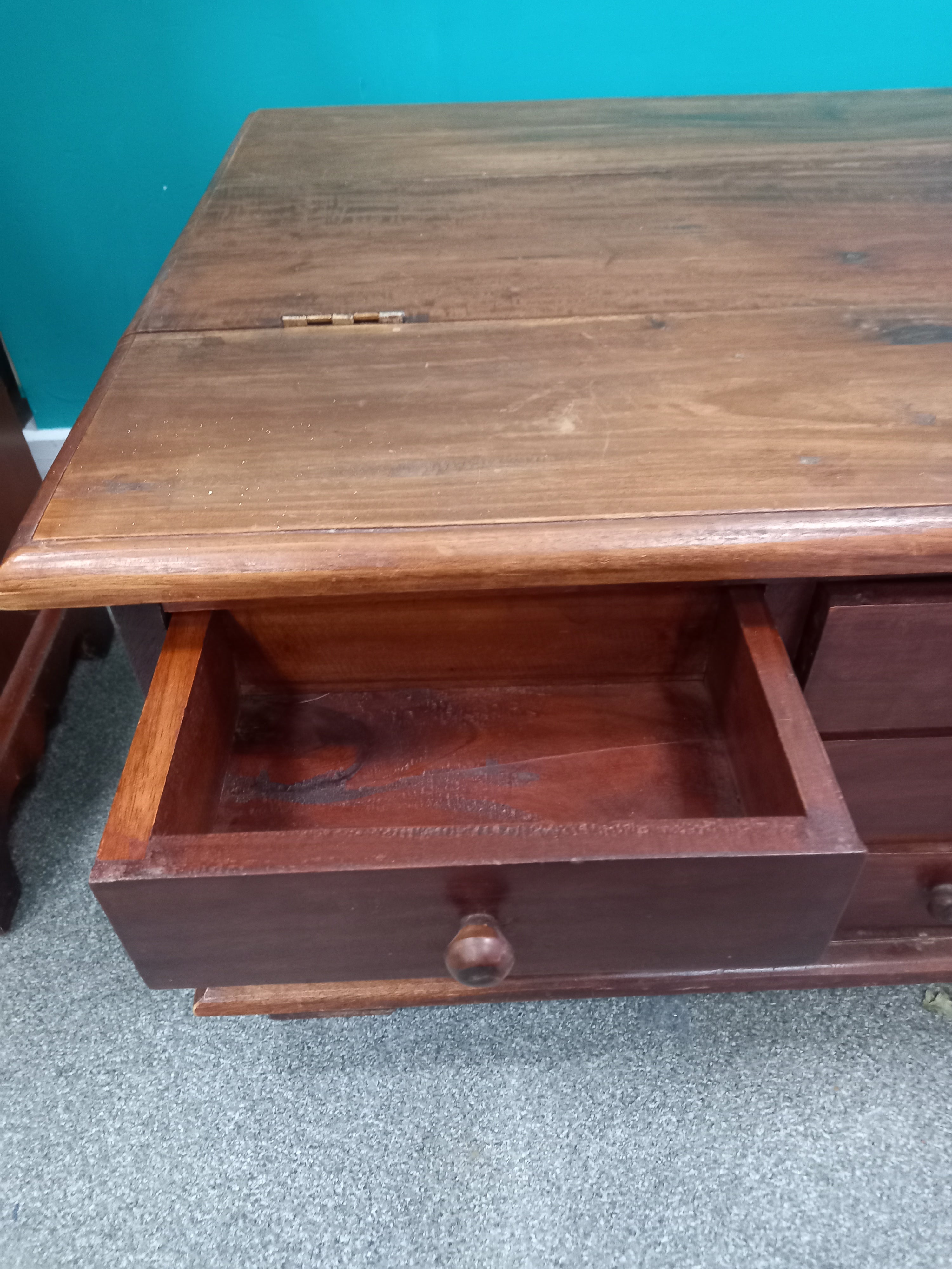 Storage coffee table (06082601)