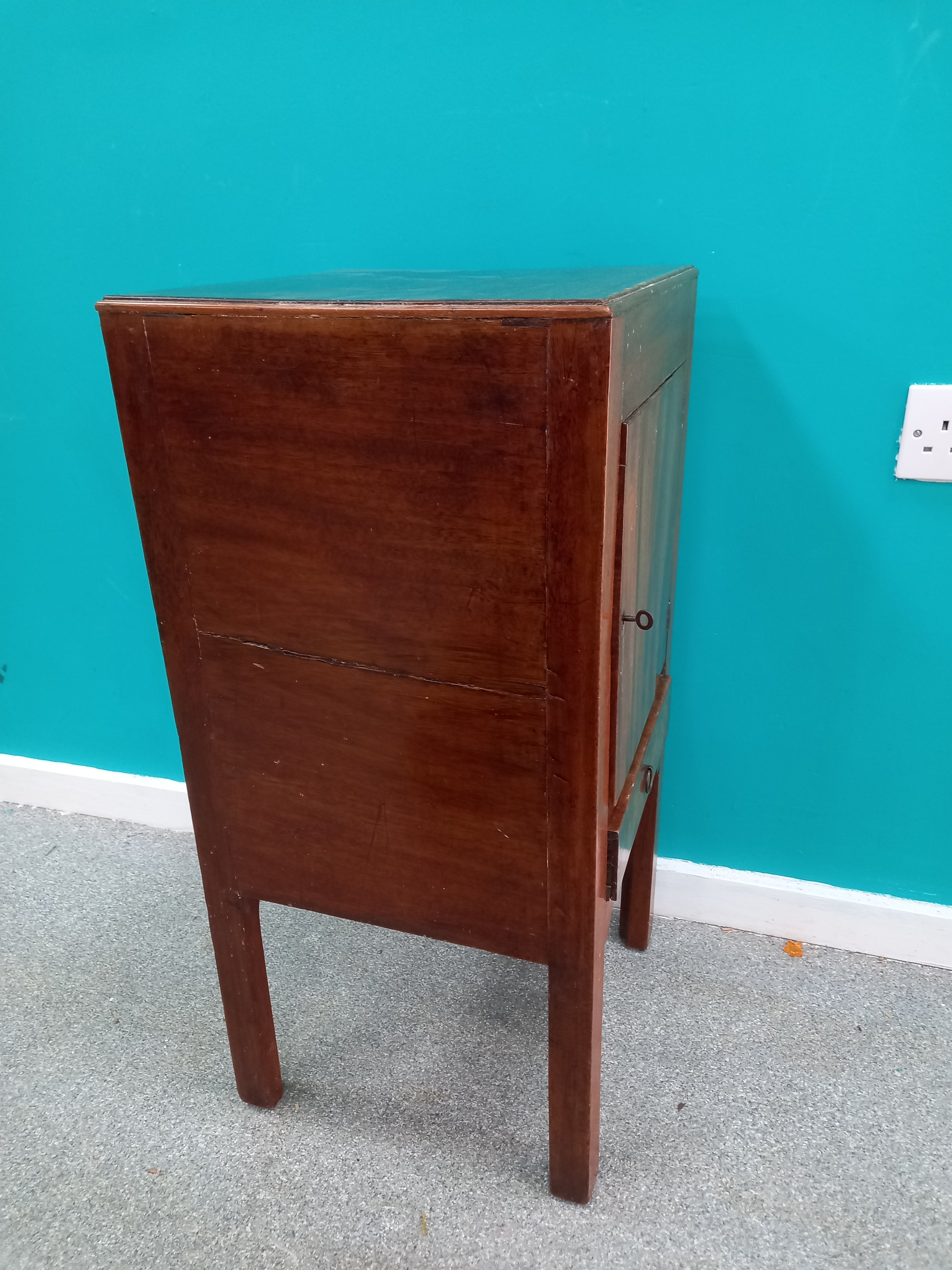 Edwardian Bedside cabinet (18052611)