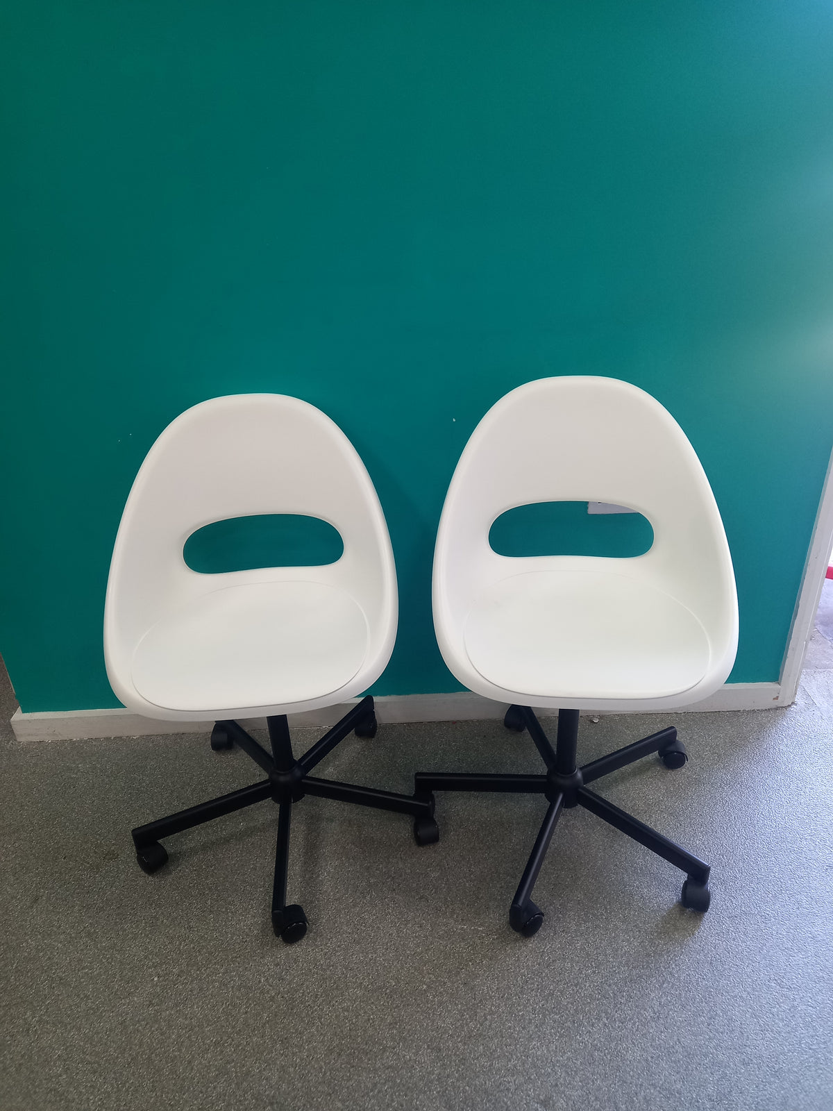 Swivle Chairs (22092604)