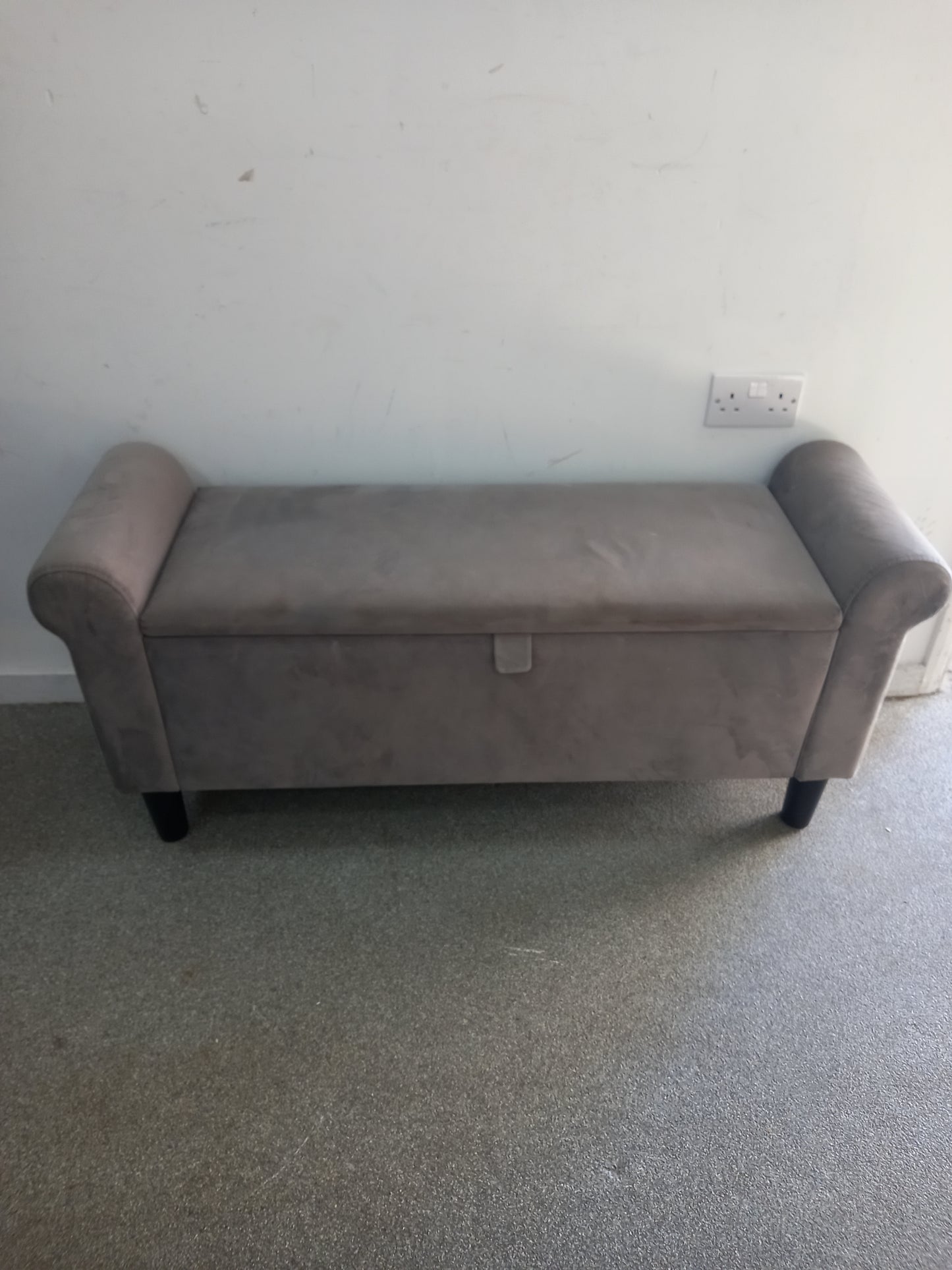 Window Seat (250901)