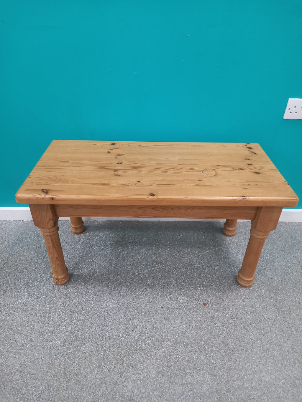 Pine Coffee Table (25062607)