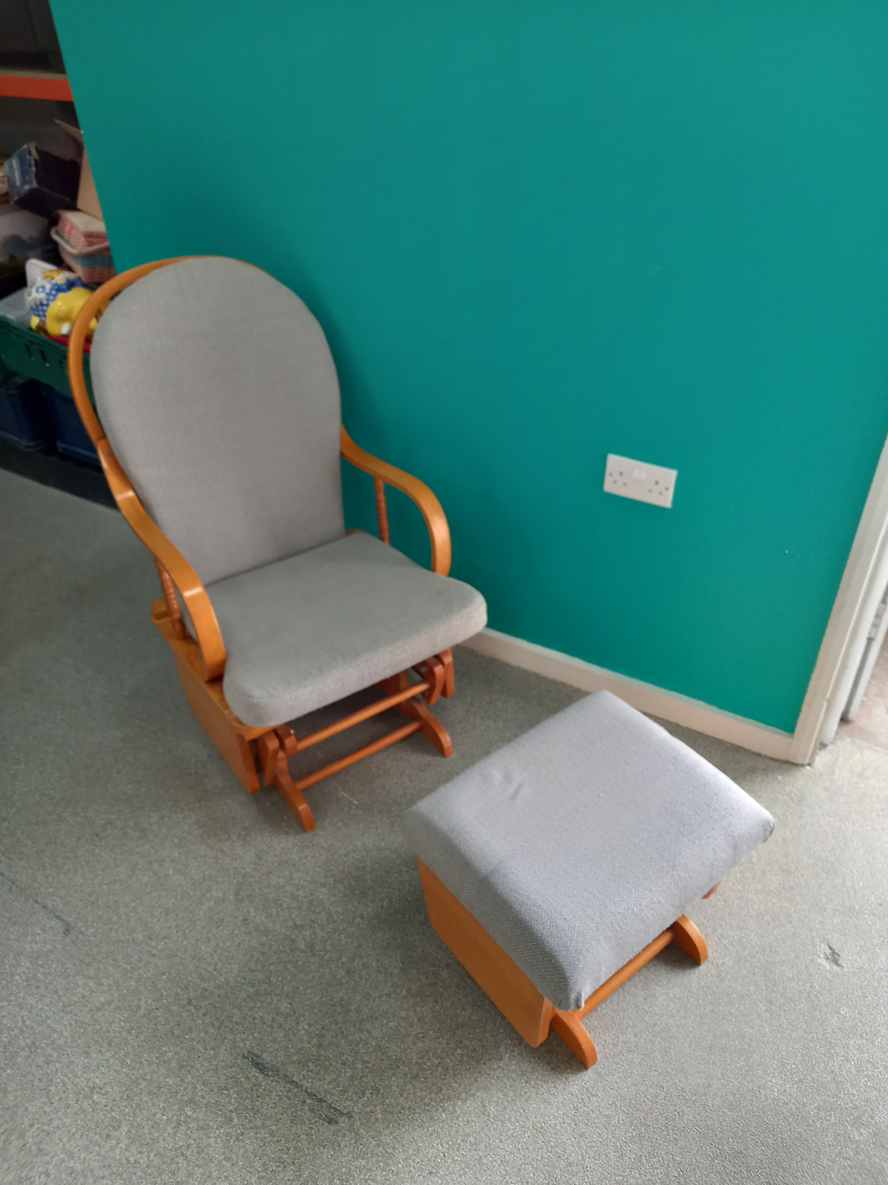 Rocking Chair with Stool (10042602)