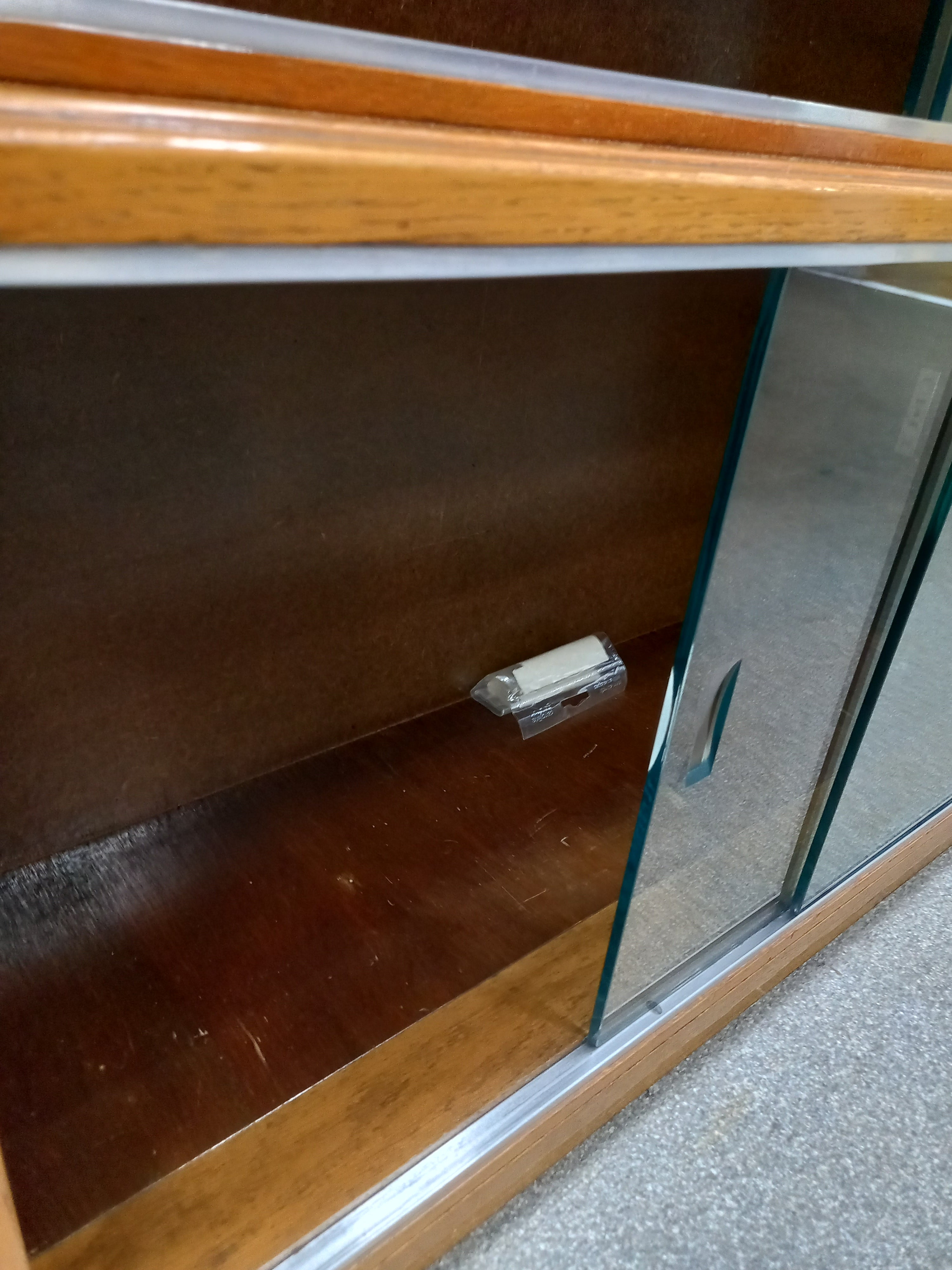 Display Cabinet (26052601)