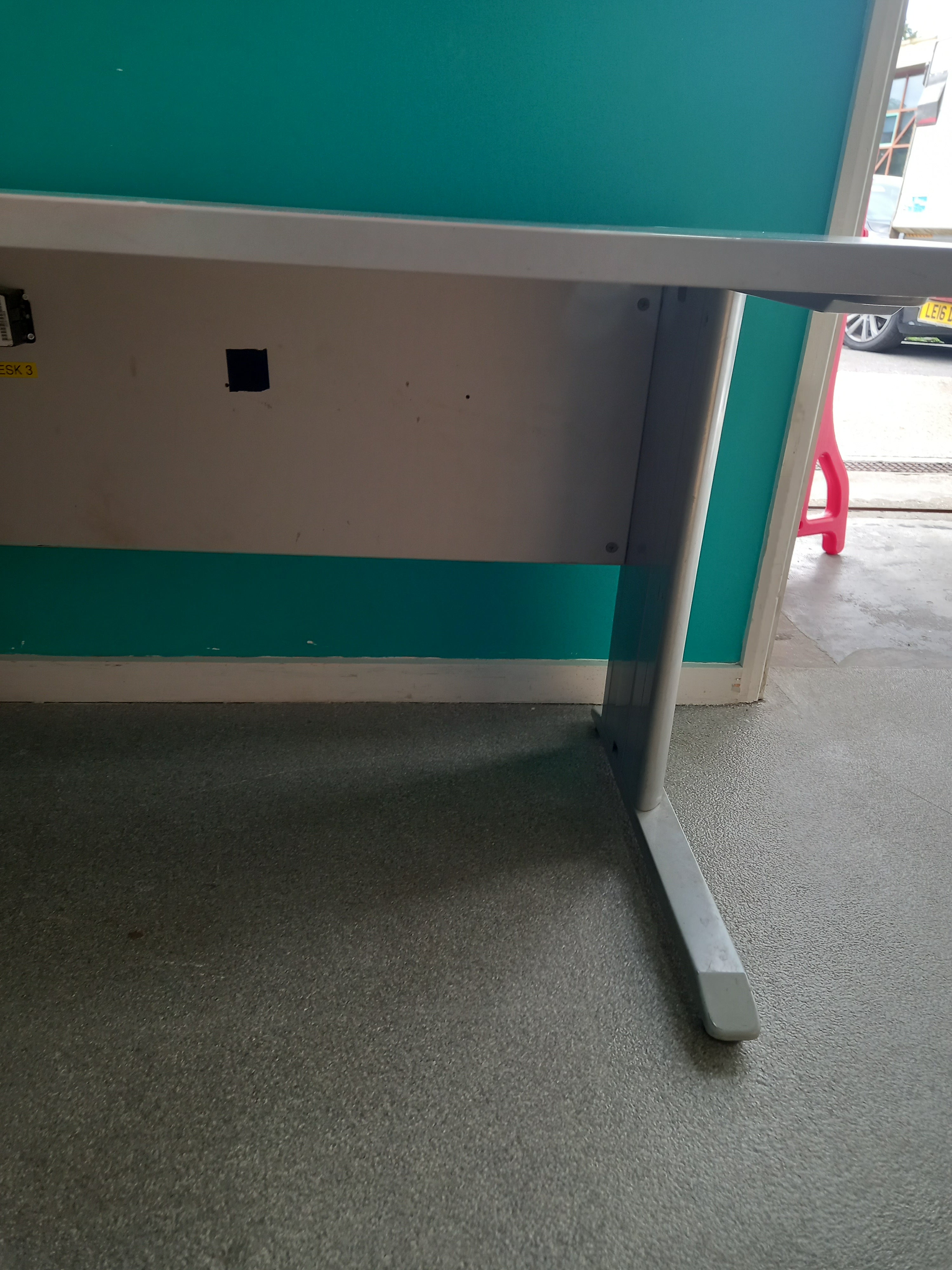 Large Desk (01072610)