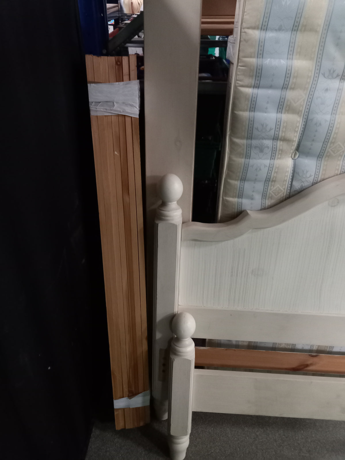 Double Bed and Mattress 30092602