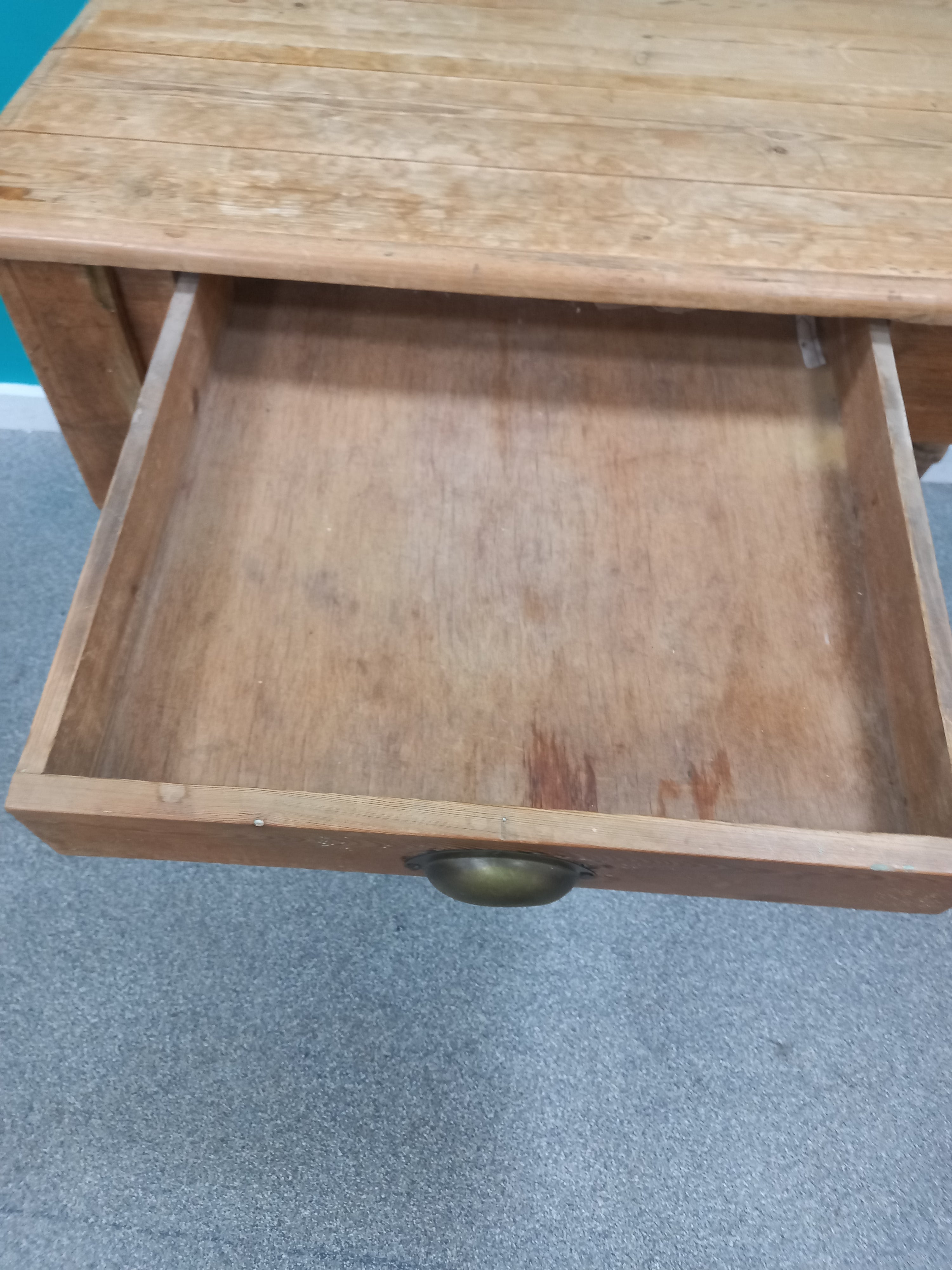 Small Kitchen Table (25062603) ga3995
